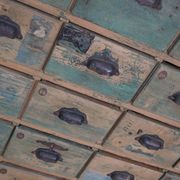 Meuble de quincaillerie industriel en pin peint, France années 1950