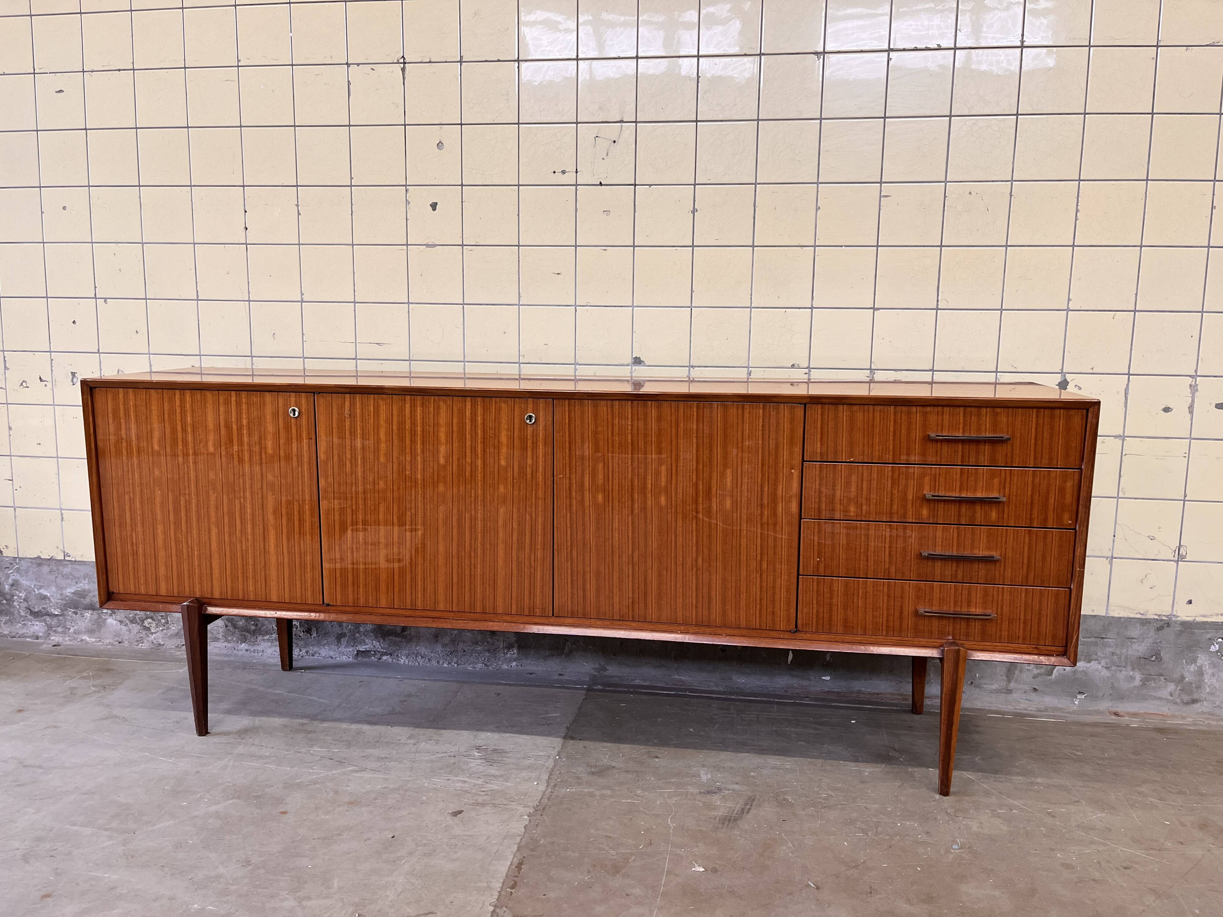 Buffet laqué de Van Pelt