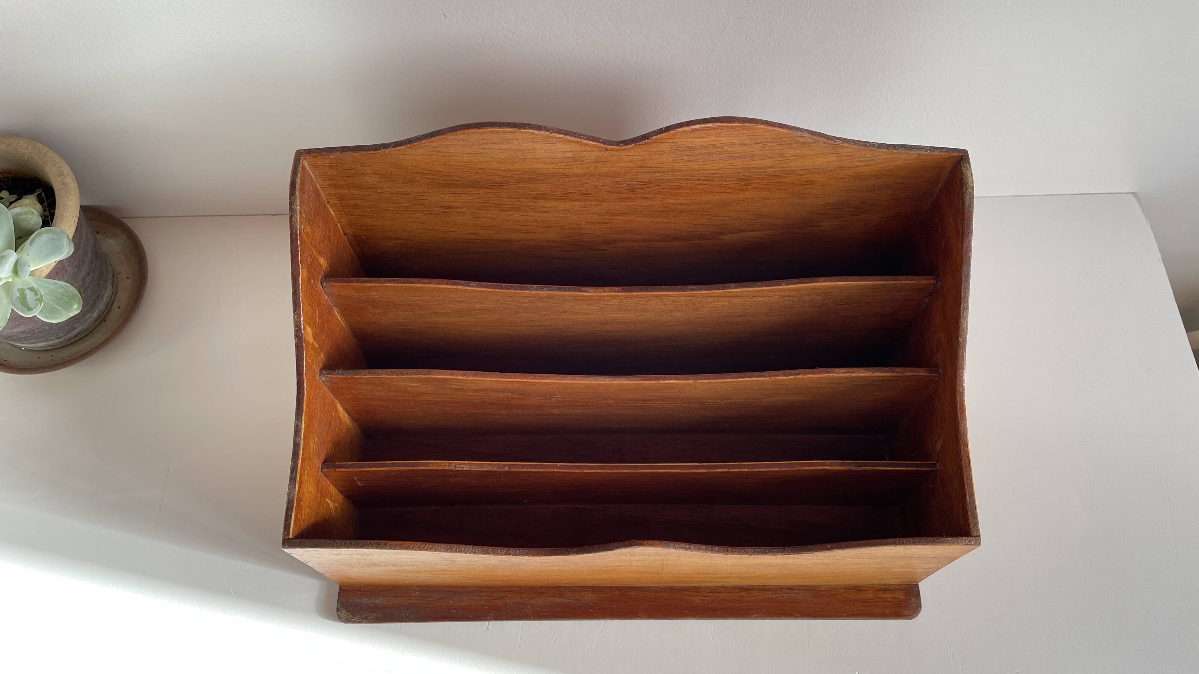 Porte courrier de bureau vintage en bois