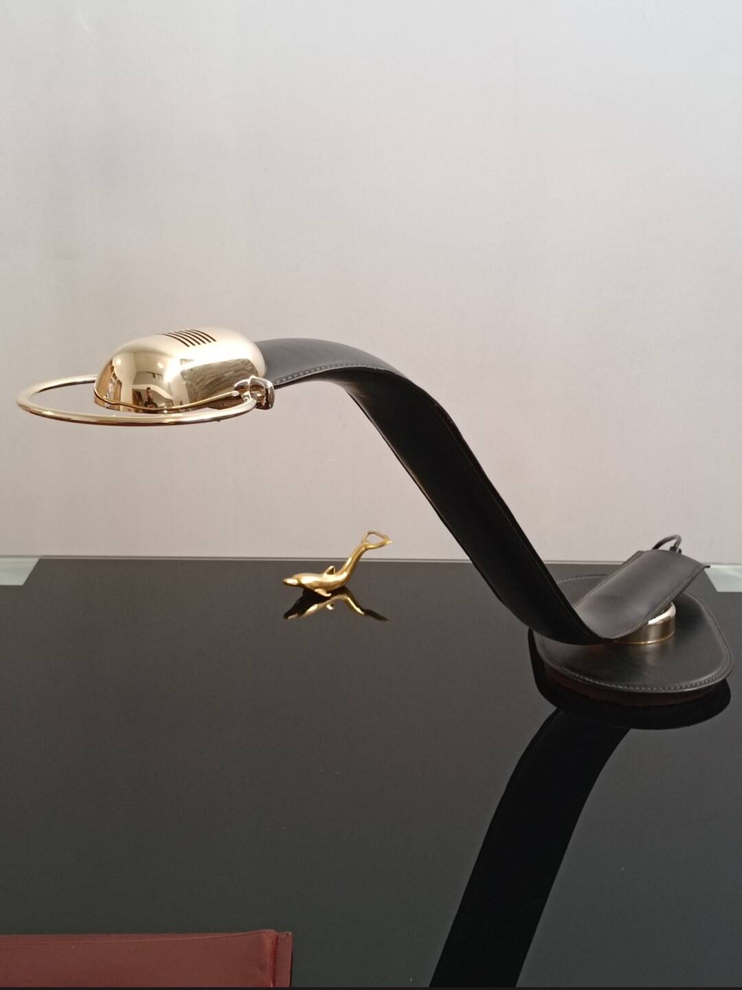 Cobra leather desk lamp by Traso Milano 1988