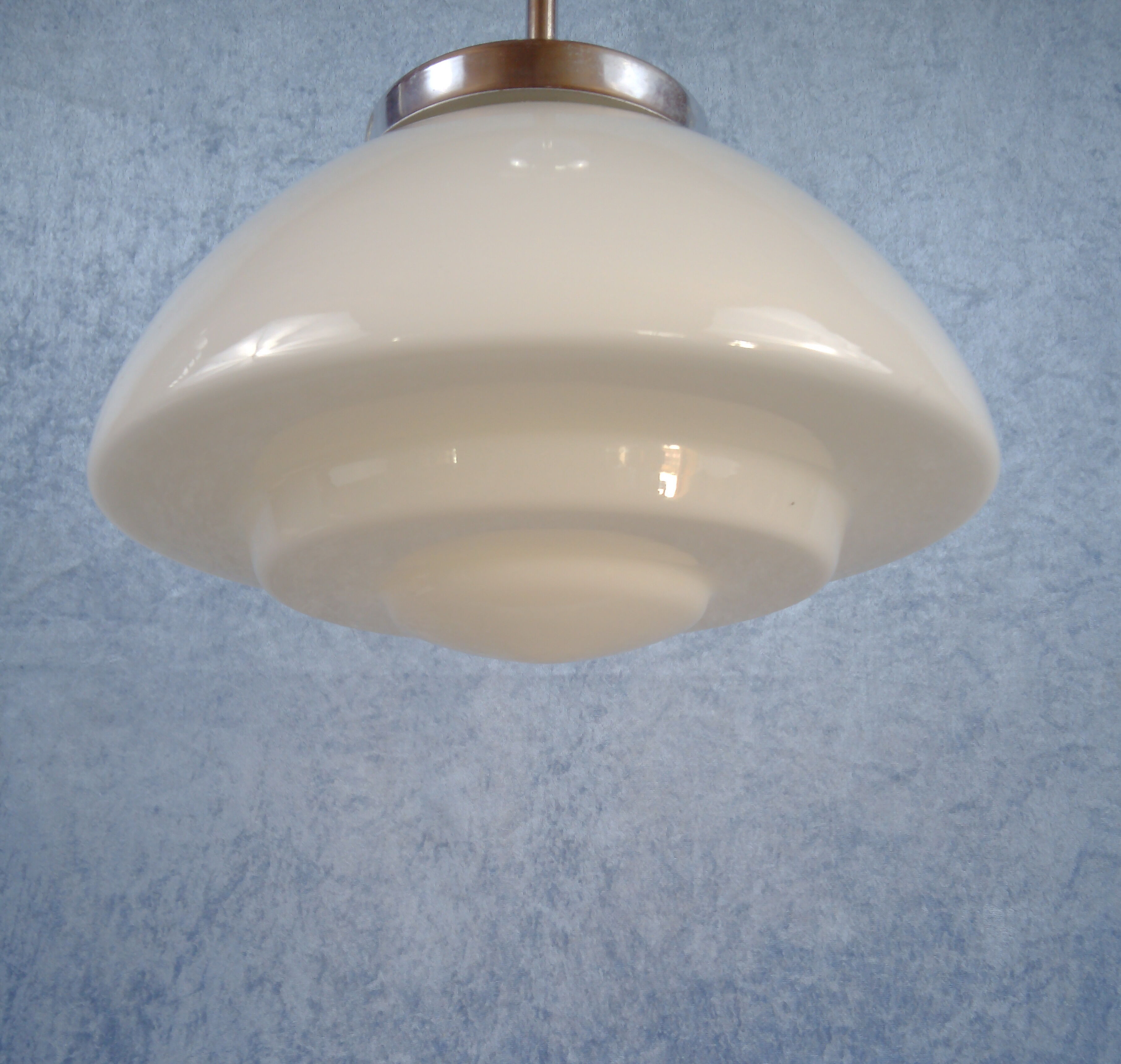 Art Deco opaline pendant with chromes suspension. 1930/40's