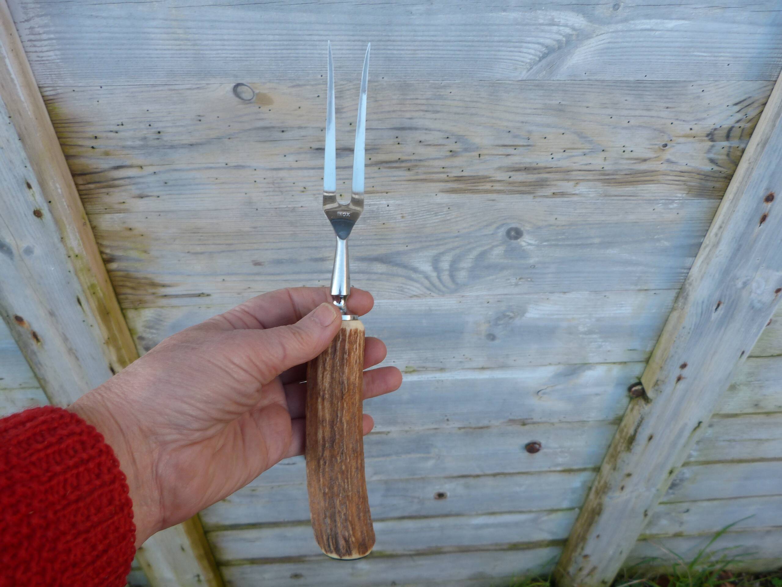 Horn and stainless steel lamb service meat knife