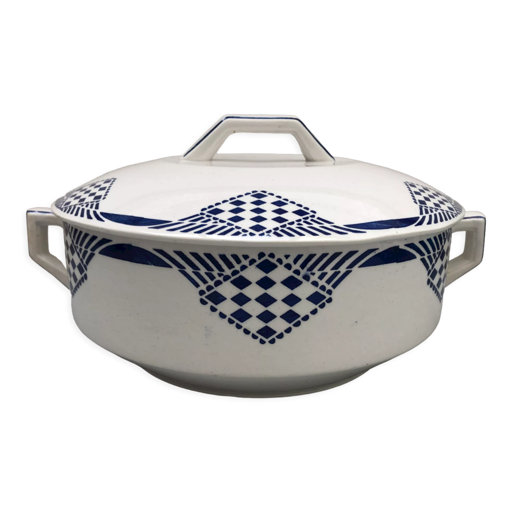 Tureen signed Moulin des Loups Hamage Orchies Nord France model Pantin