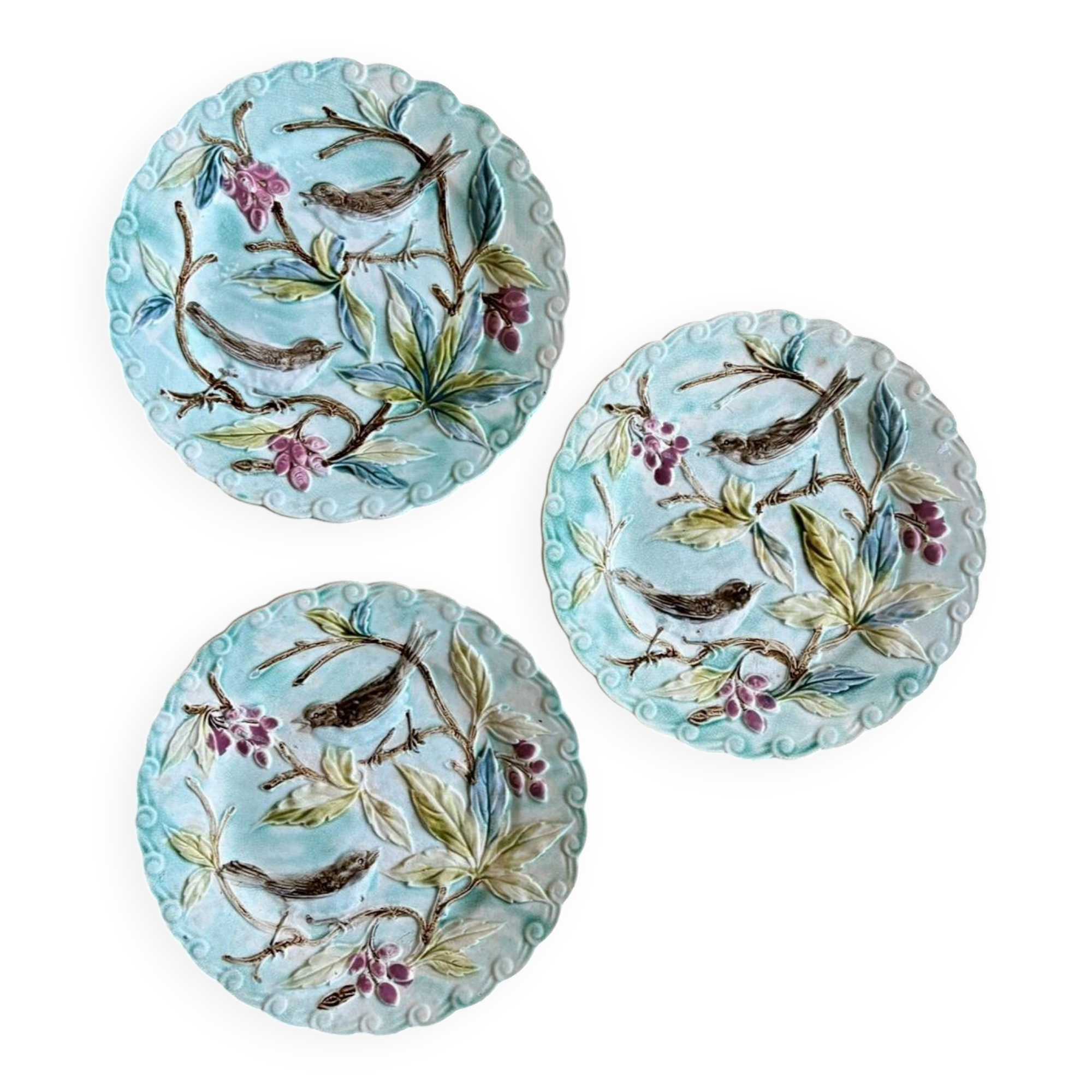 Set of 3 antique plates in majolica with bird designs.