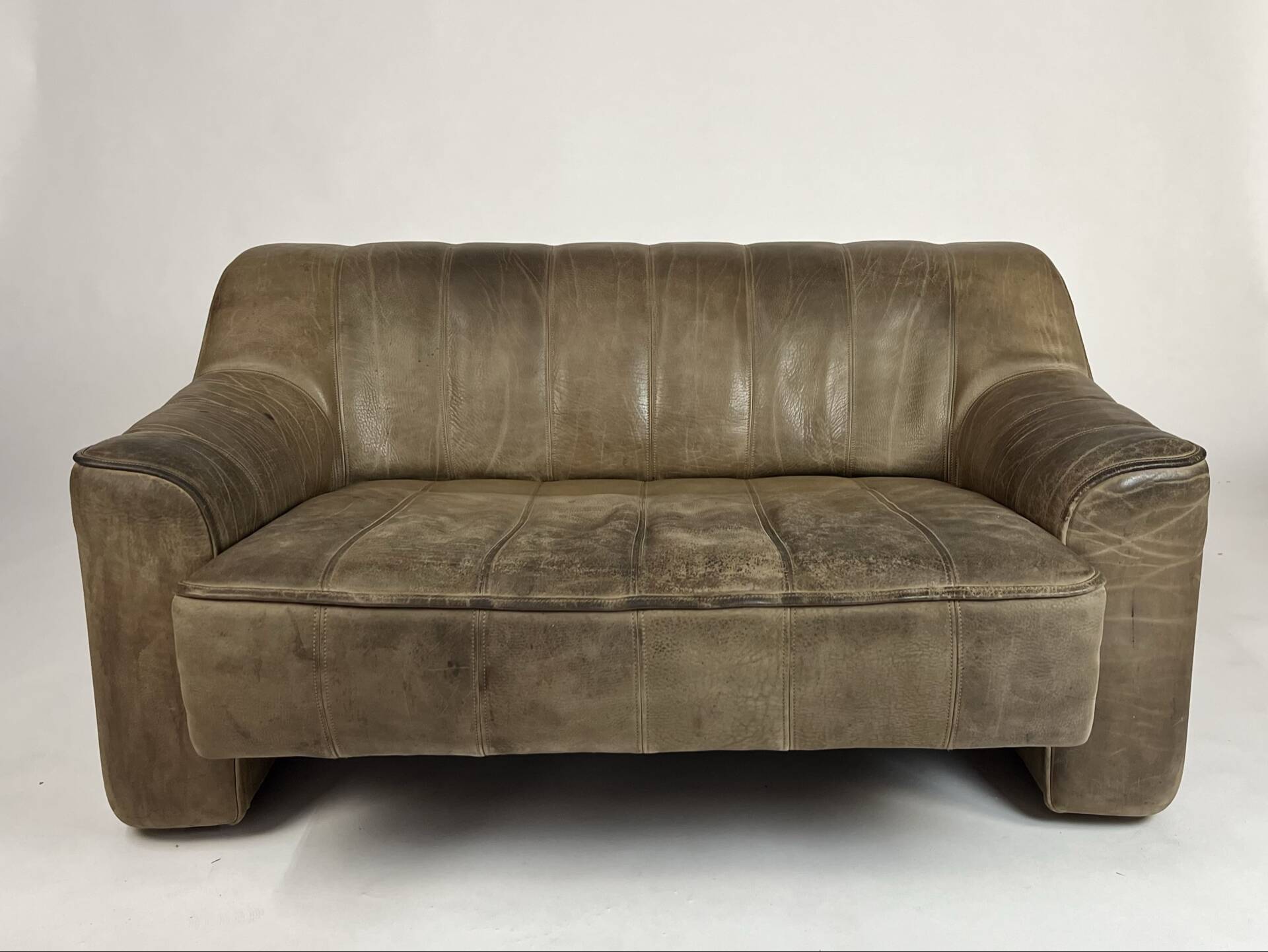 Vintage DS-44 de Sede leather sofa couch buffalo leather 70s
