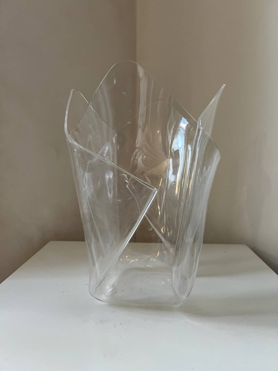 Vintage Guzzini style plexiglass design vase