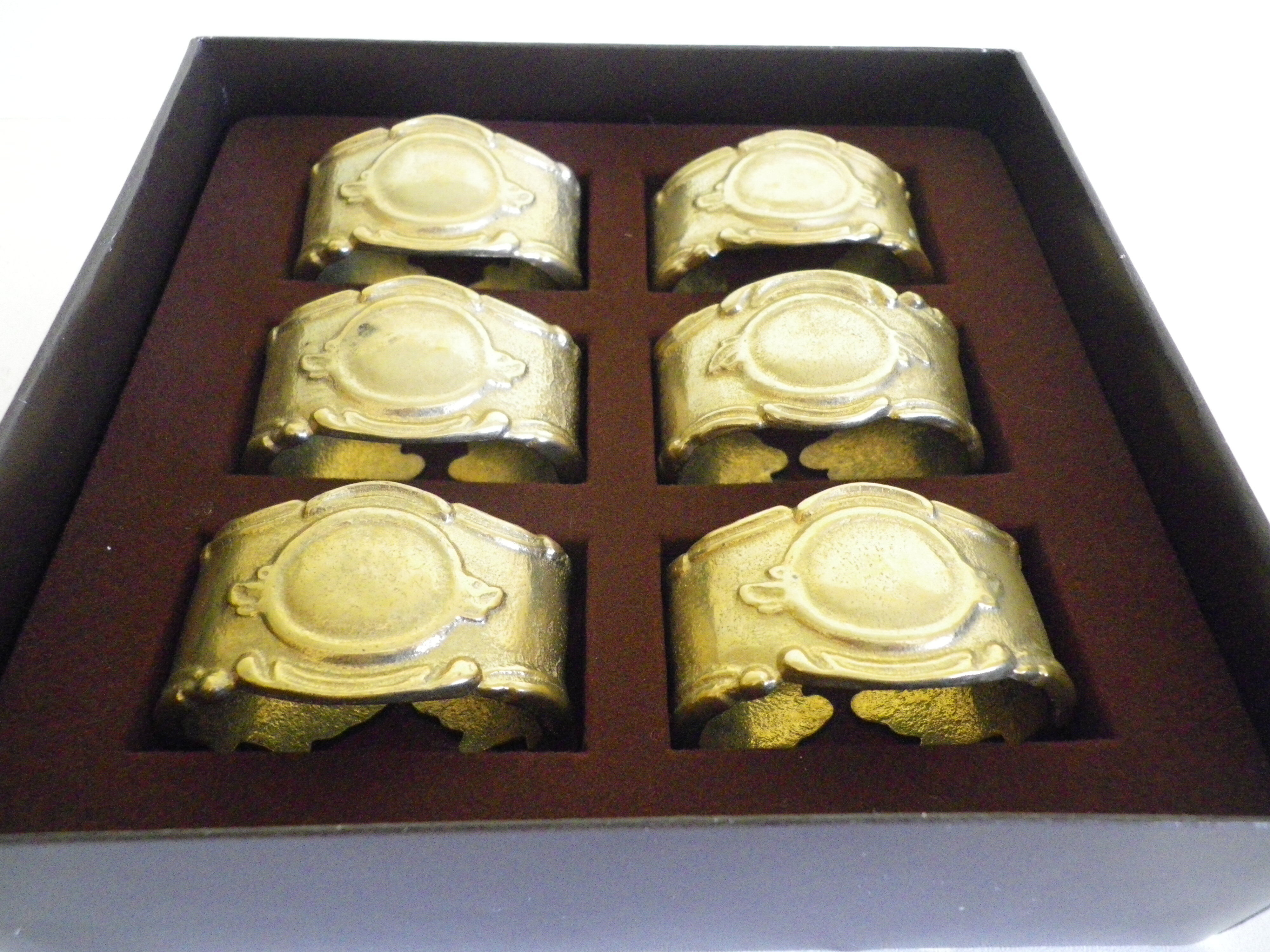 Six rounds of brass towel in their original box 1960  Art Deco