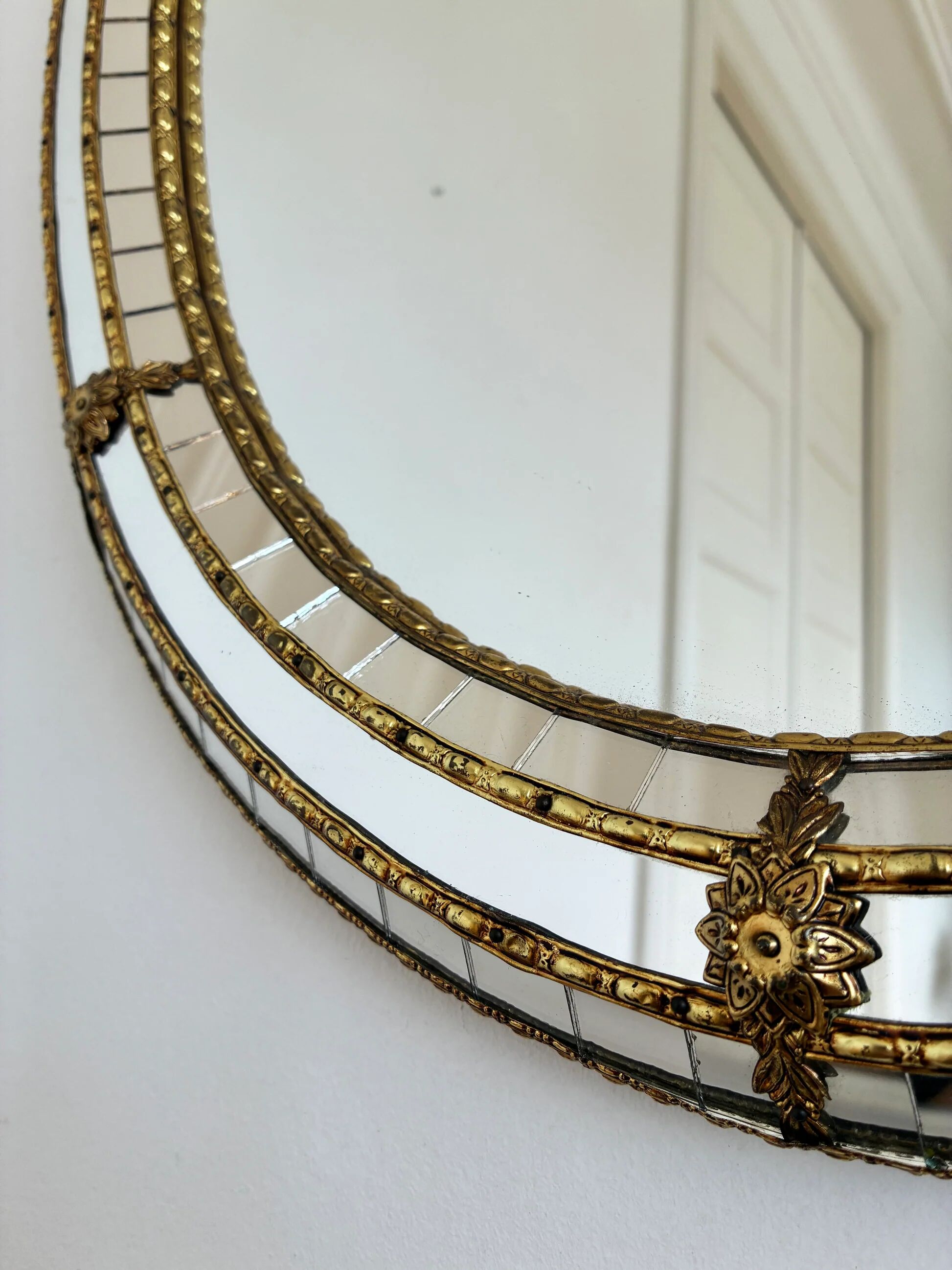 Vintage Spanish Venetian-style wall mirror, oval, brass, 1980s Hollywood Regency
