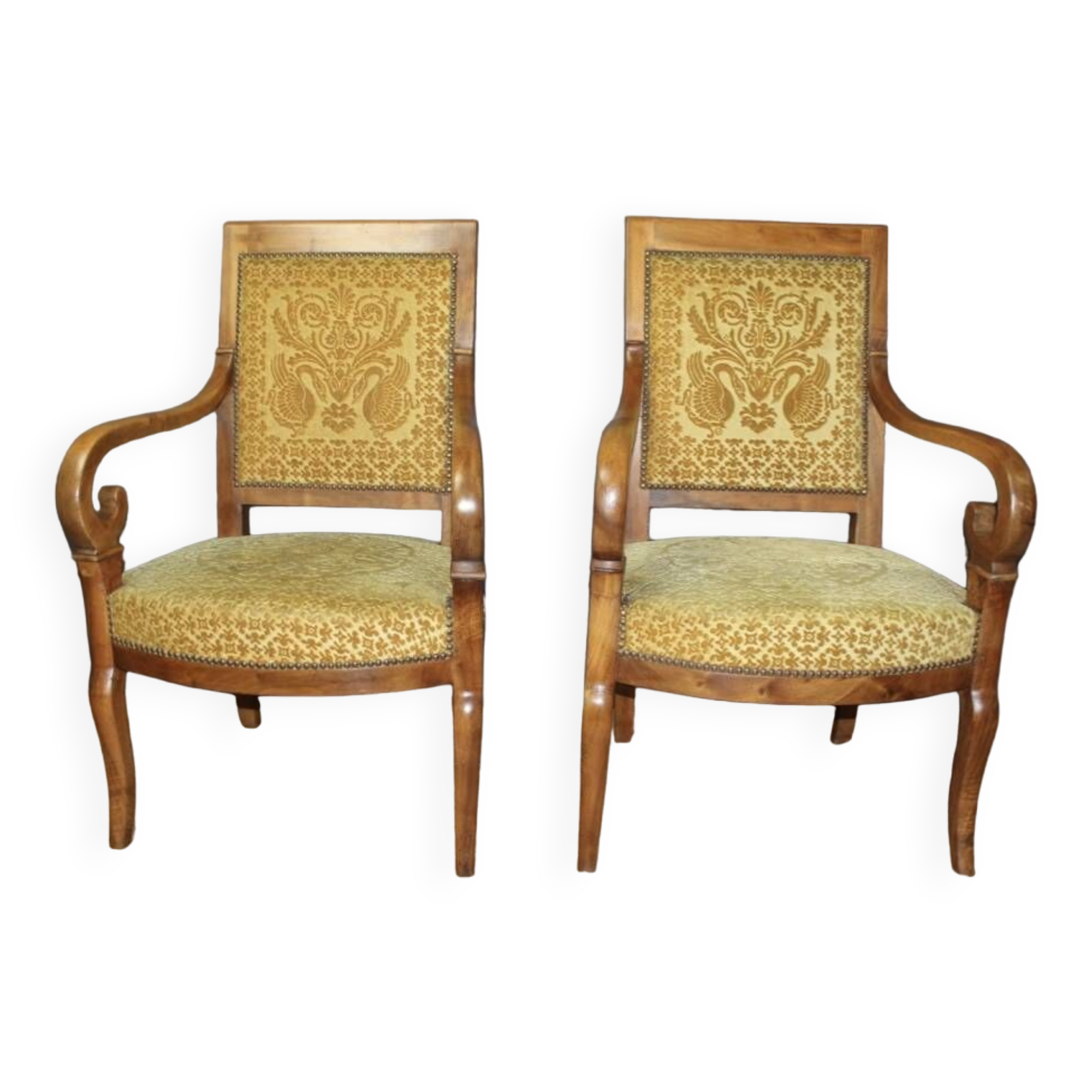 Paire de fauteuils restauration en noyer XIX