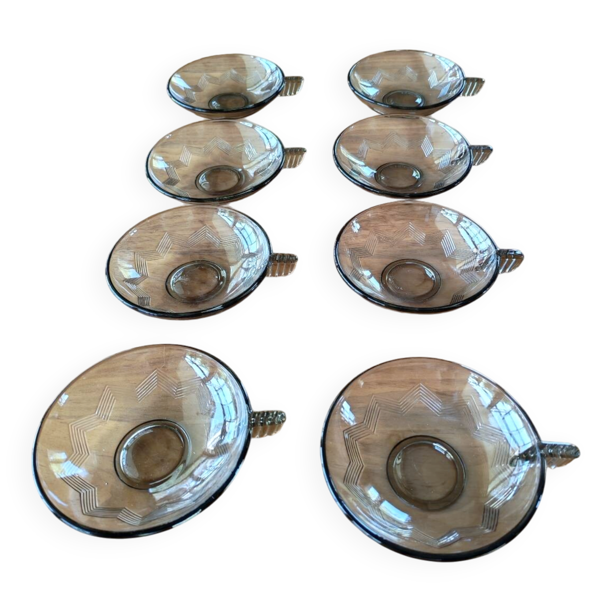 Lot de 8 coupelles art déco en verre.