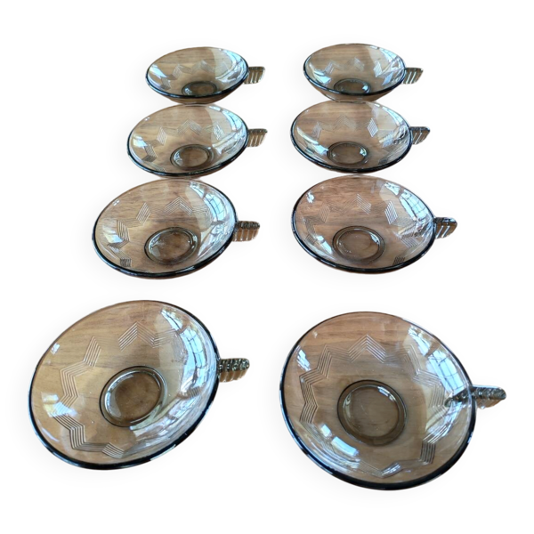 Lot de 8 coupelles art déco en verre.