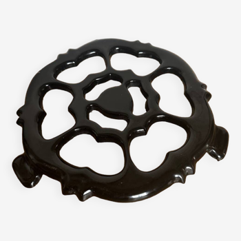 Enamelled cast iron trivet