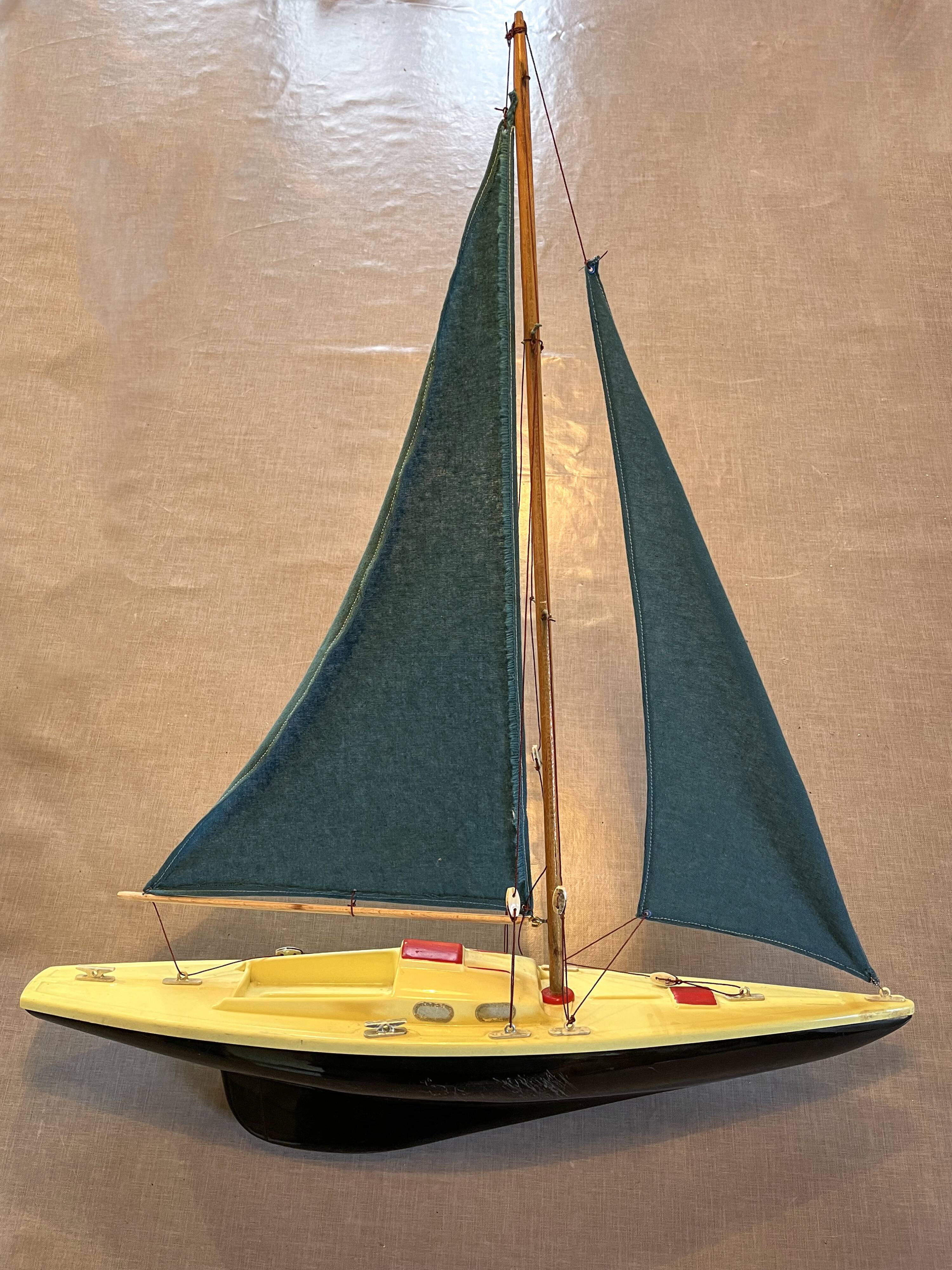 Basin sailboat gs giraus sauveur. model f27. vp 60 series black and yellow plastic shell.