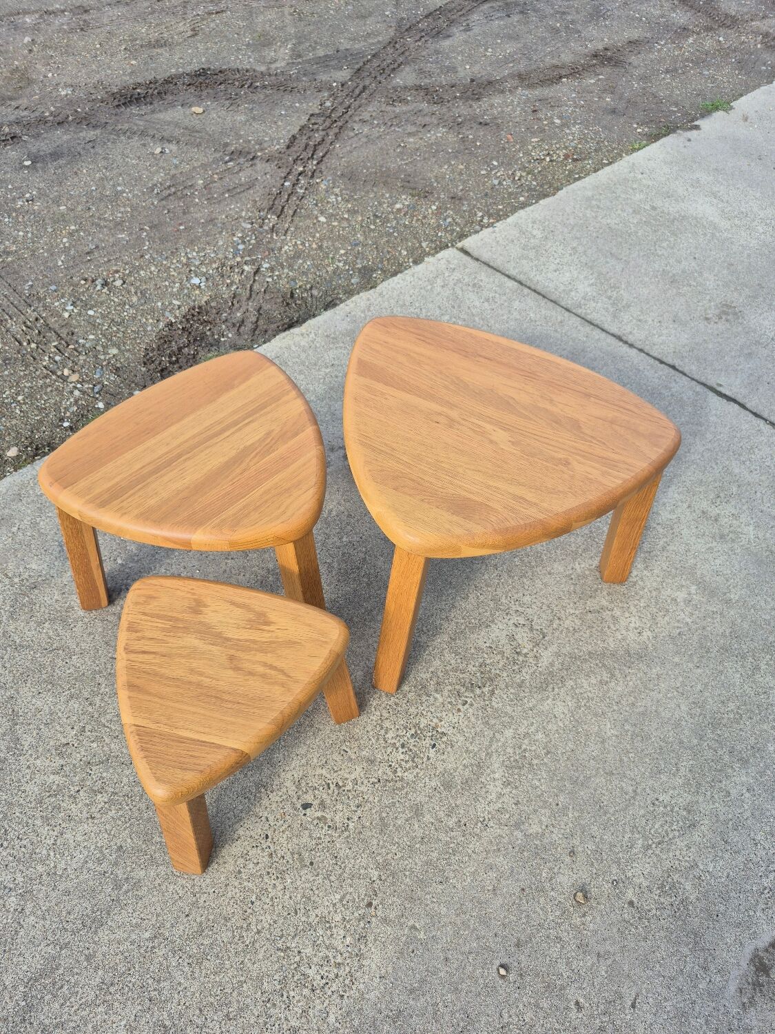 Vintage triangular oak side nesting tables (3)