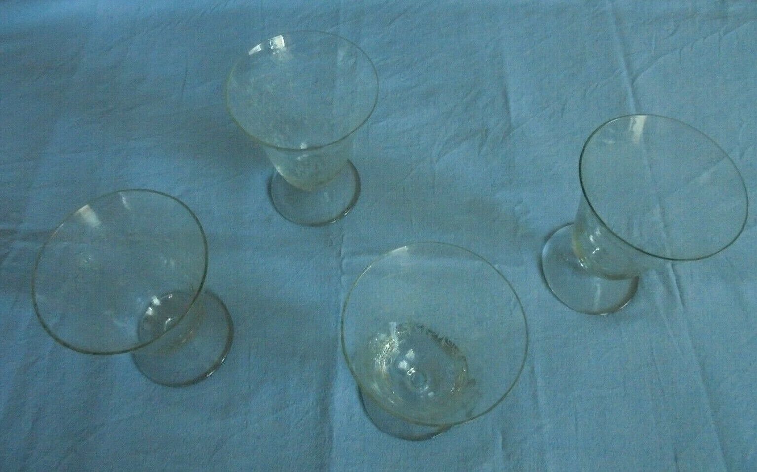 Lot of 4 chiseled glasses flared shape leaf patterns