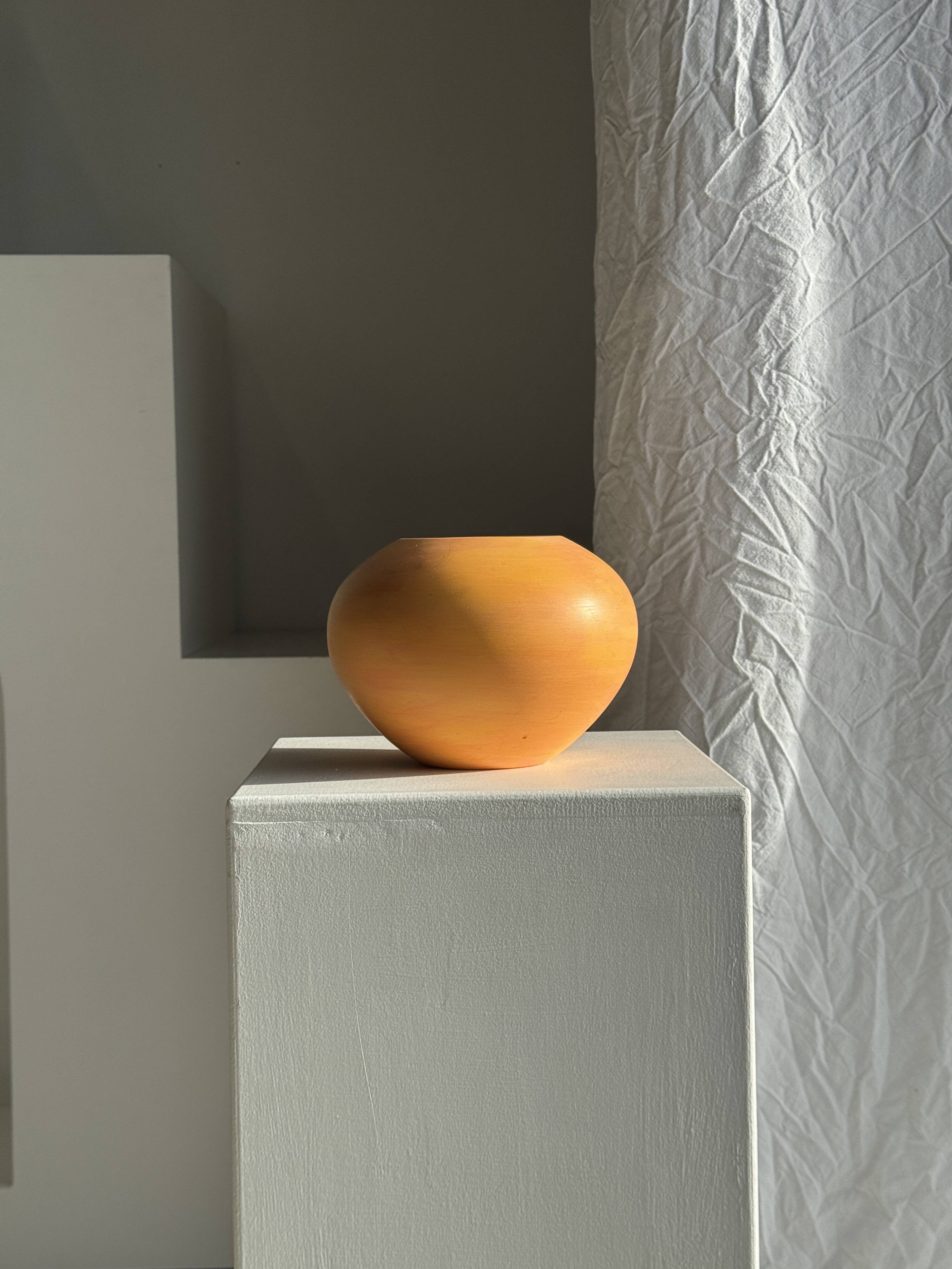Orange ball vase from the 90s, H15 D20