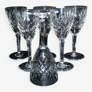 Set of 6 Chantilly wine glasses in cut crystal signed by Saint-Louis 14cm