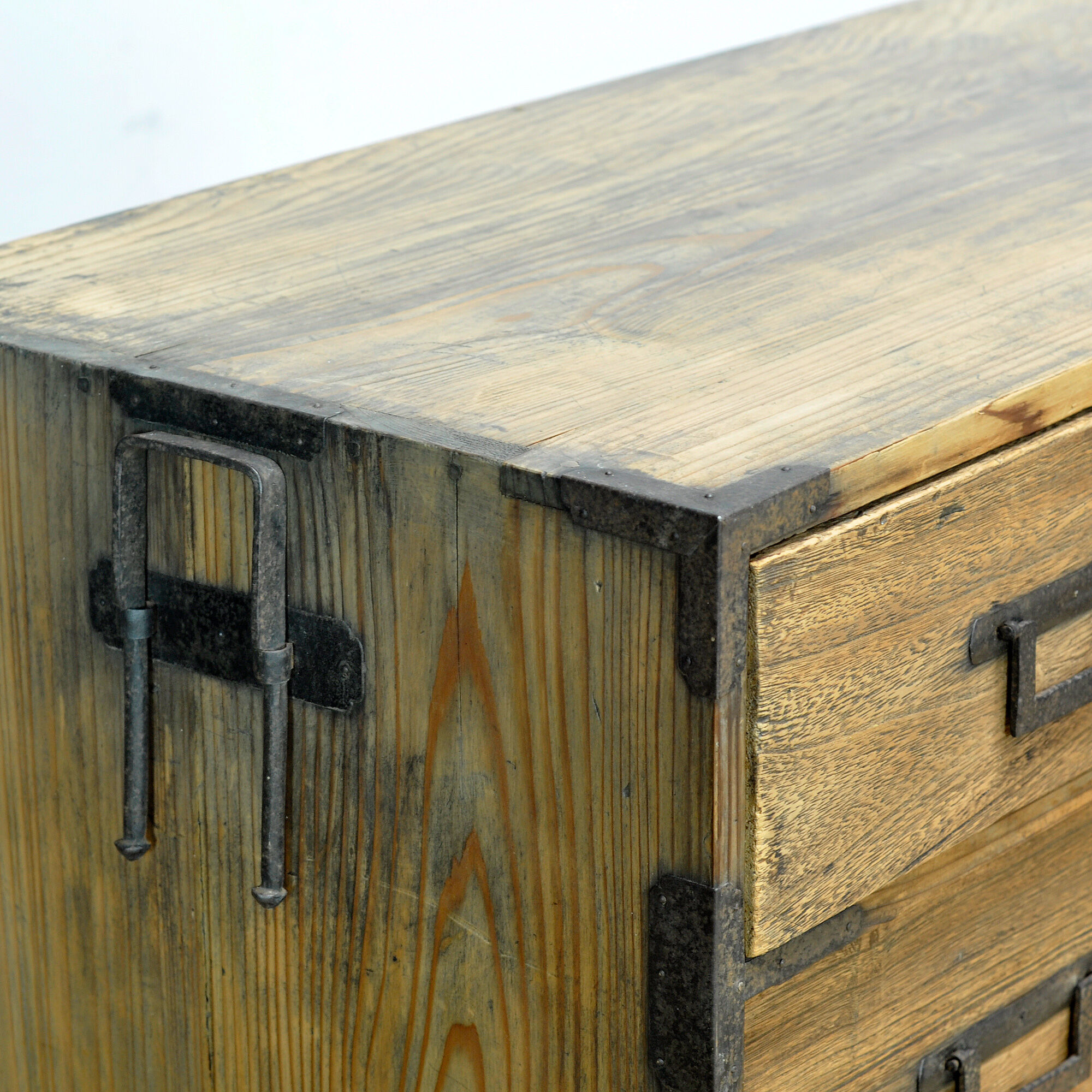 Commode Tansu japonaise, vers 1870
