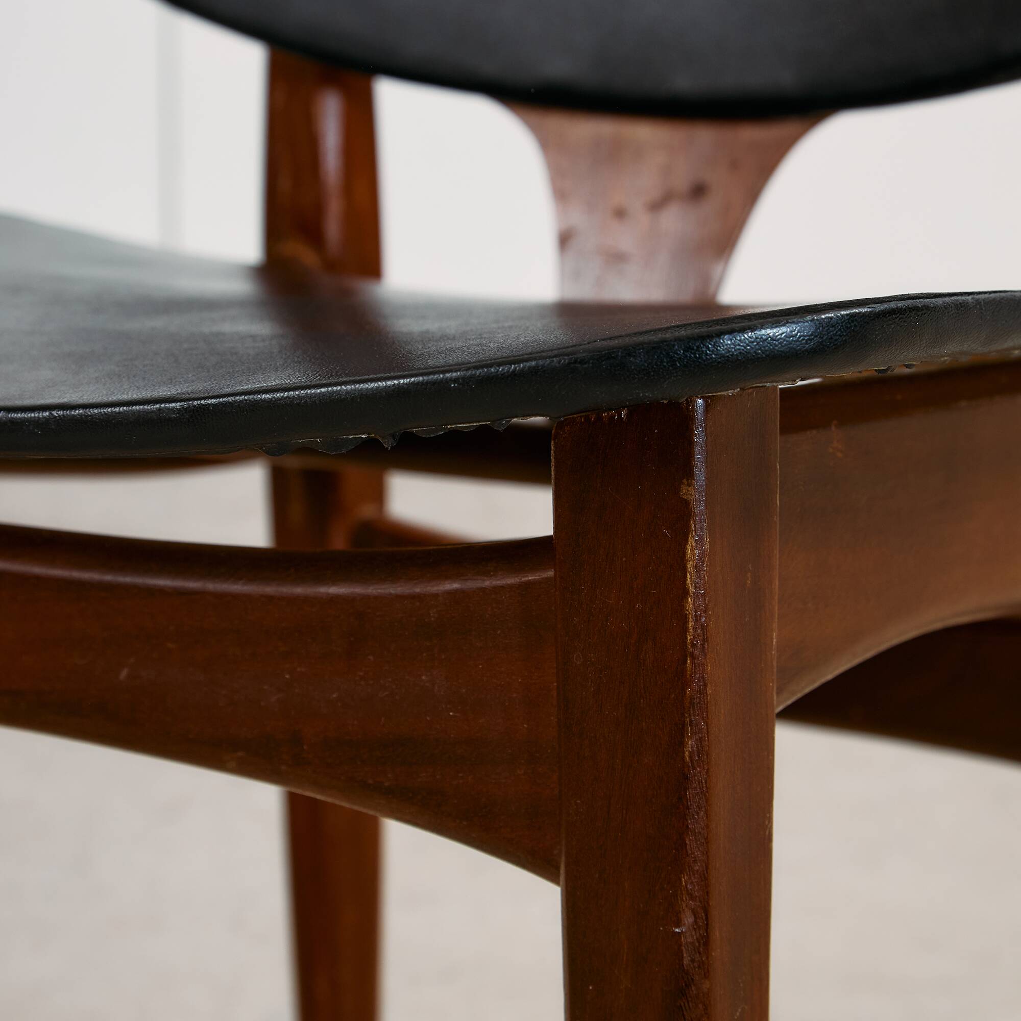 Midcentury Modern Chair by Elliots of Newbury in Black Leather and Teak, 1960s