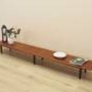 Buffet en teck danois dans une forme architecturale basse, design scandinave moderne, années 1970.