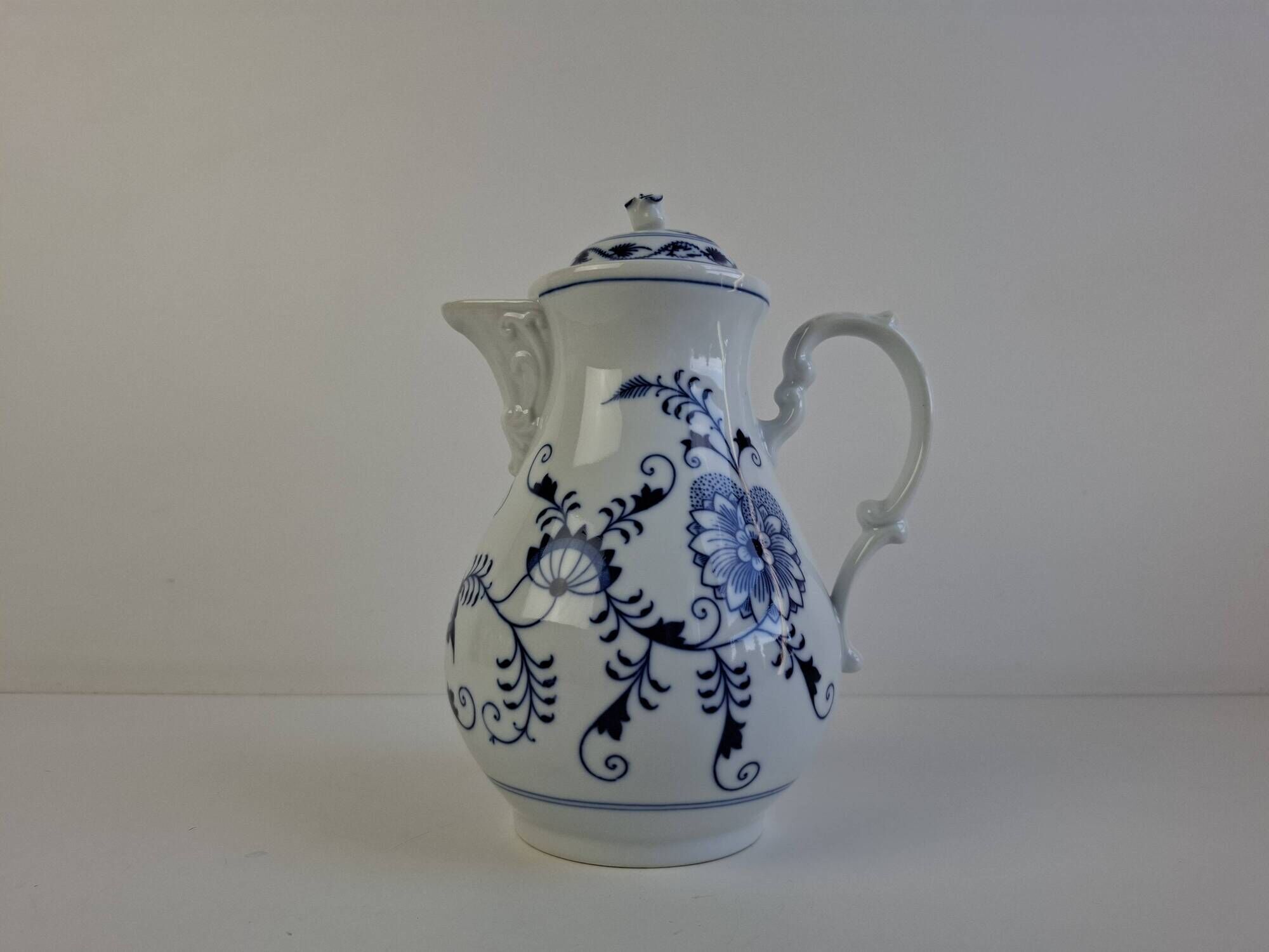 Vintage Dubí Czech Porcelain Blue Onion Cibulák Teapot, c. 1970