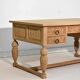 Bureau sculpté en chêne clair, style Renaissance