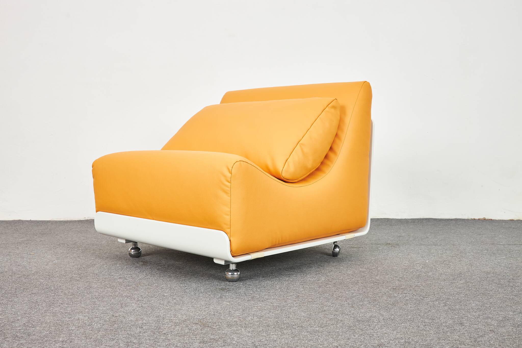 Space Age Orbis lounge chairs by Luigi Colani for CORE 1970s