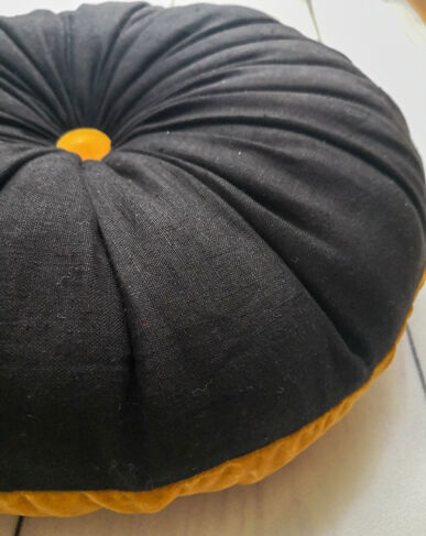 Round cushion in yellow