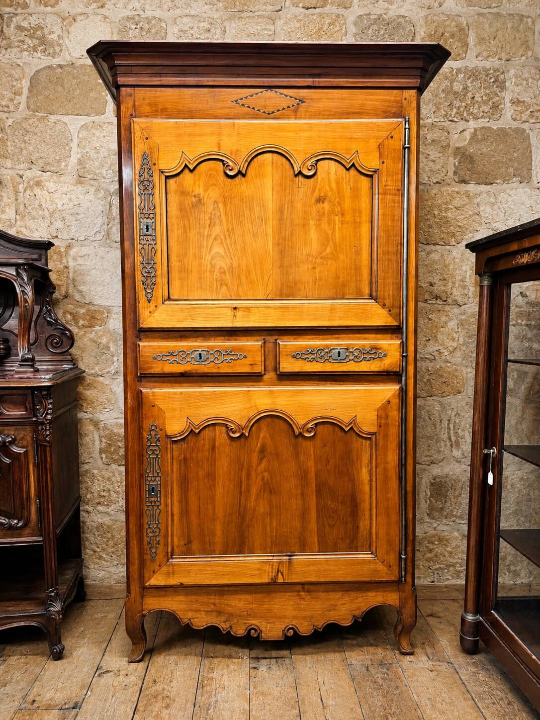 Bonnetière en merisier époque Louis XV