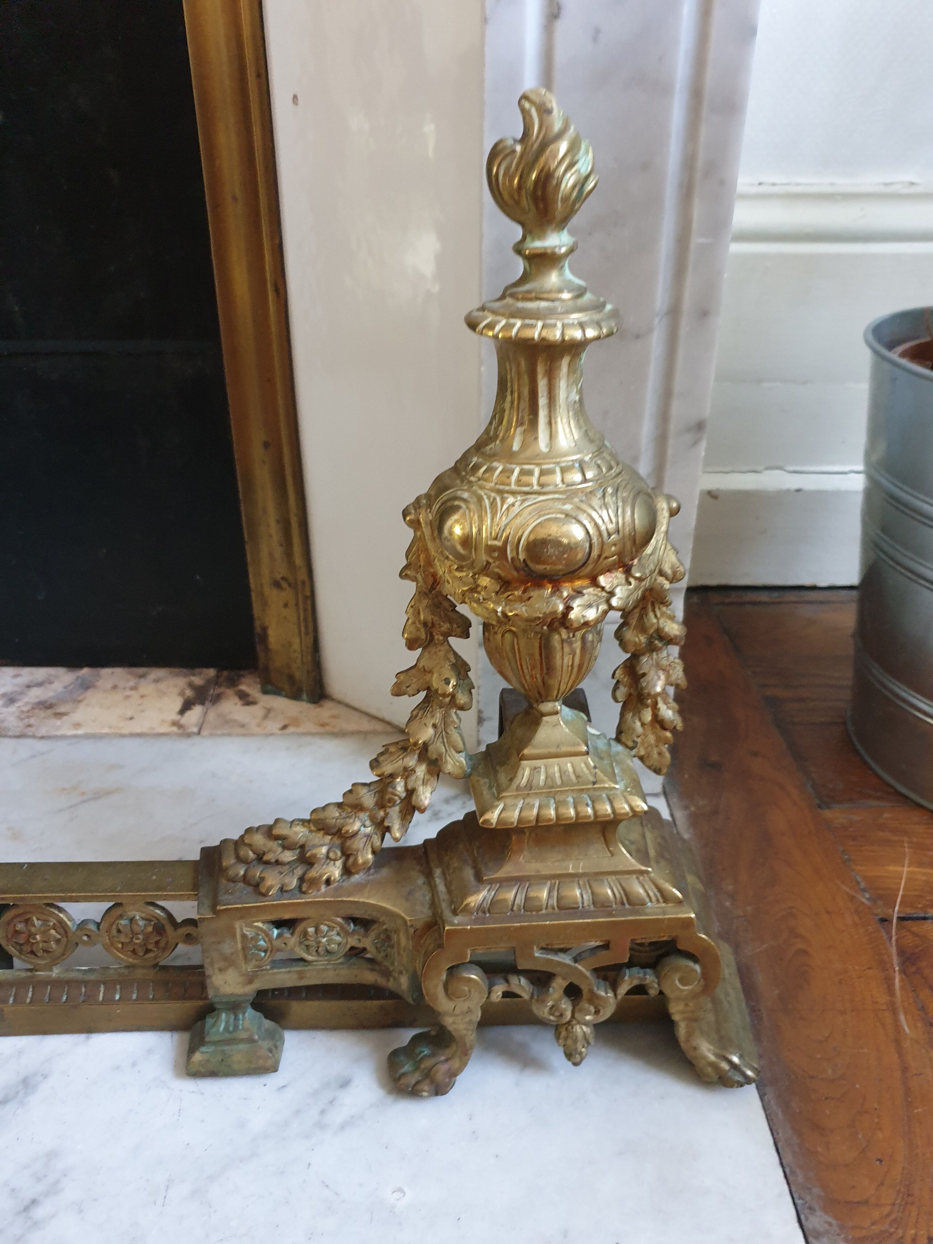 Chenêts and chimney bar in bronze nineteenth century.