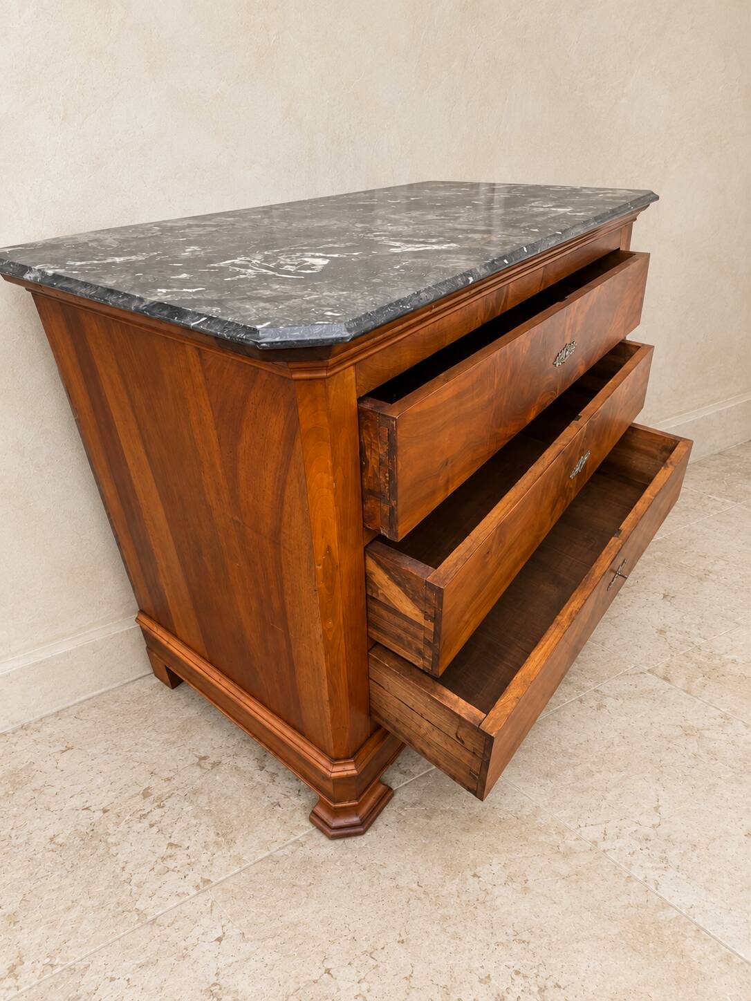 French Louis-Philippe style commode in walnut burl.
