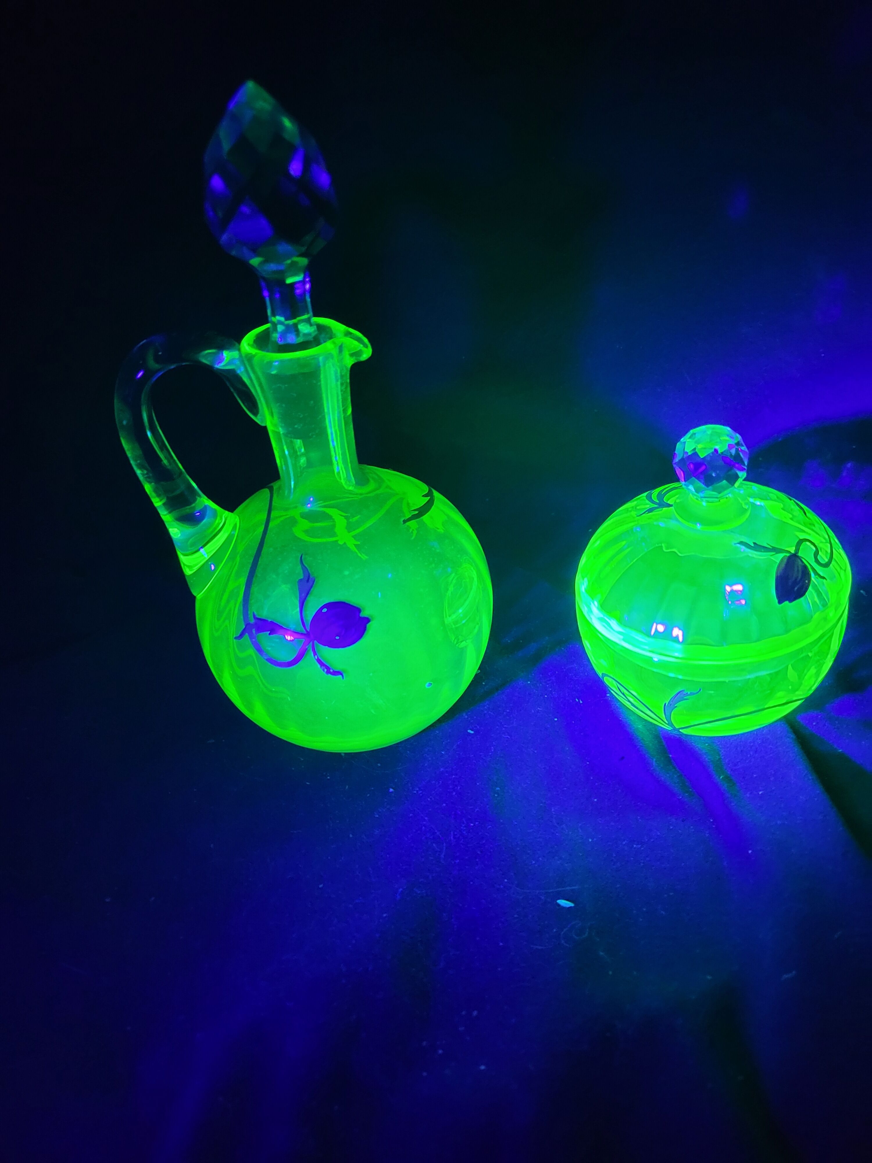 Carafe and sugar bowl in ouraline, Legras/Baccarat