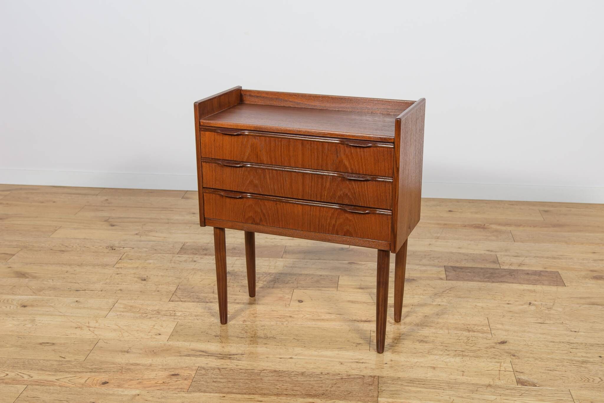 Small teak chest of drawers from the 1960s by Henning Jørgensen for Fredericia.