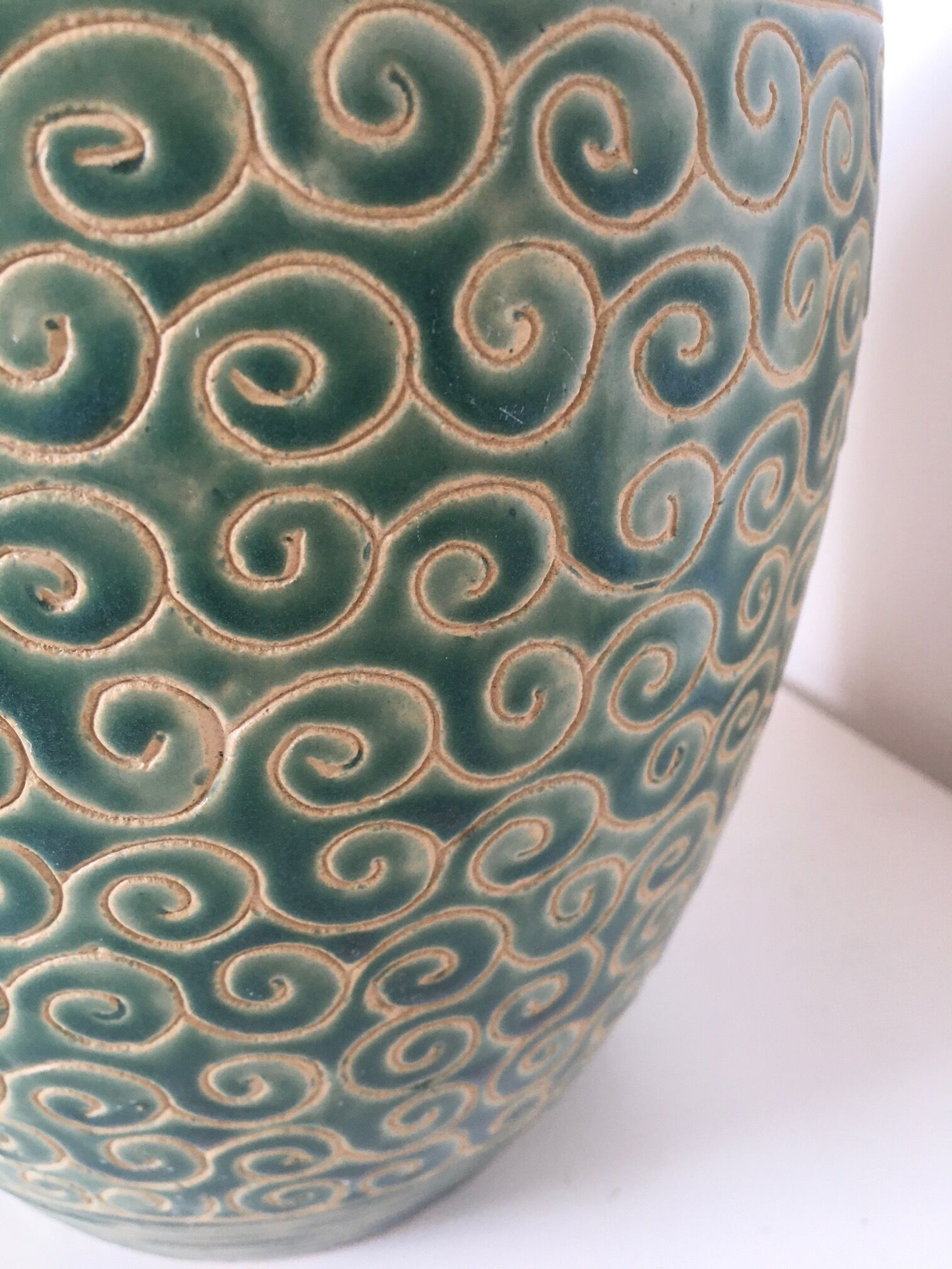 Enamelled ceramic vase with handcrafted decoration