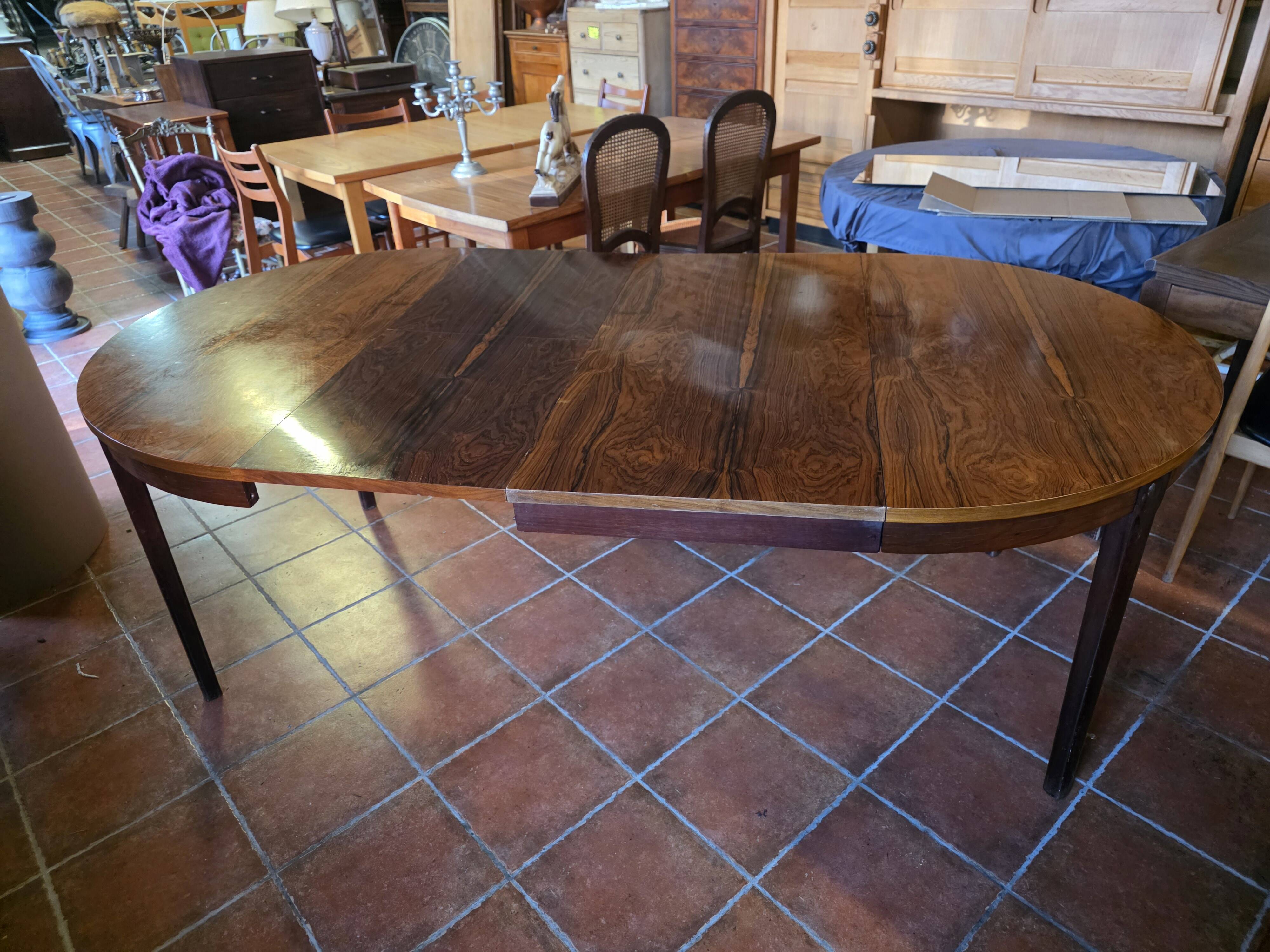 Scandinavian extendable table in rosewood from the 1960s.