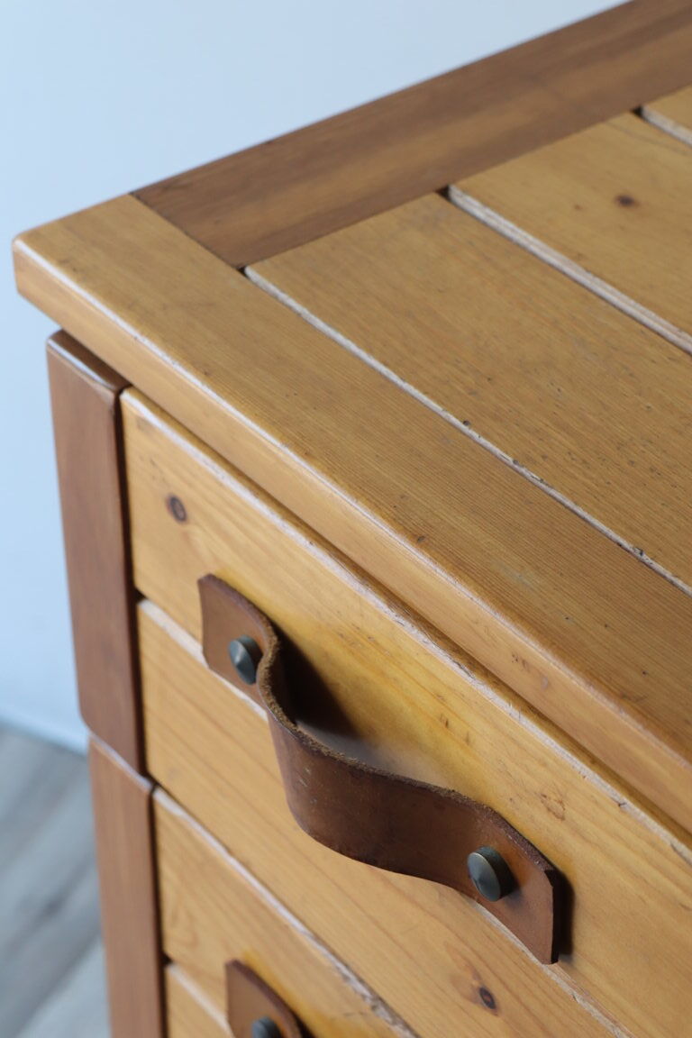 Commode vintage en pin massif et cuir, 1970