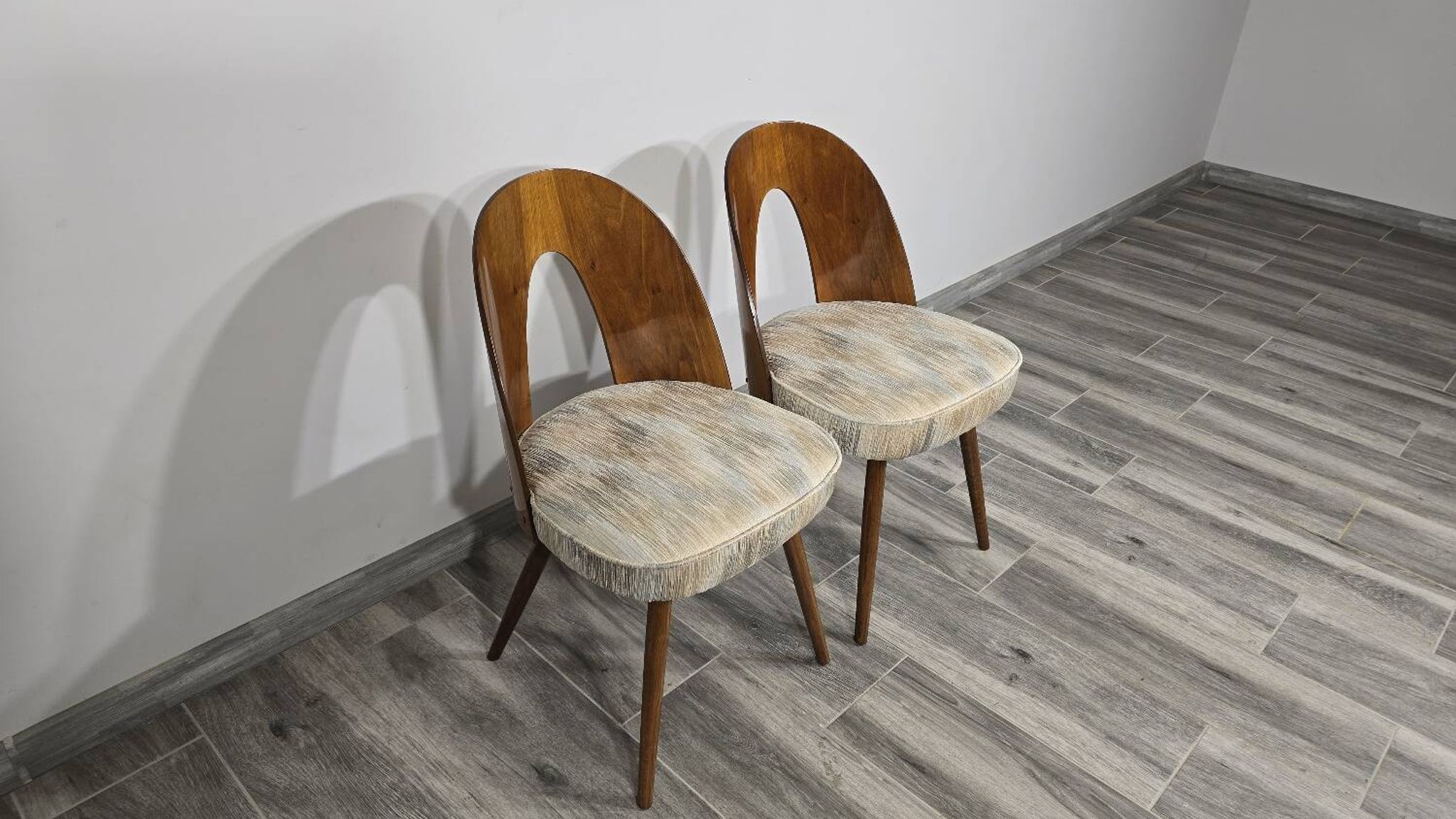 Paire de chaises de salle à manger par Antonin Suman, années 1960