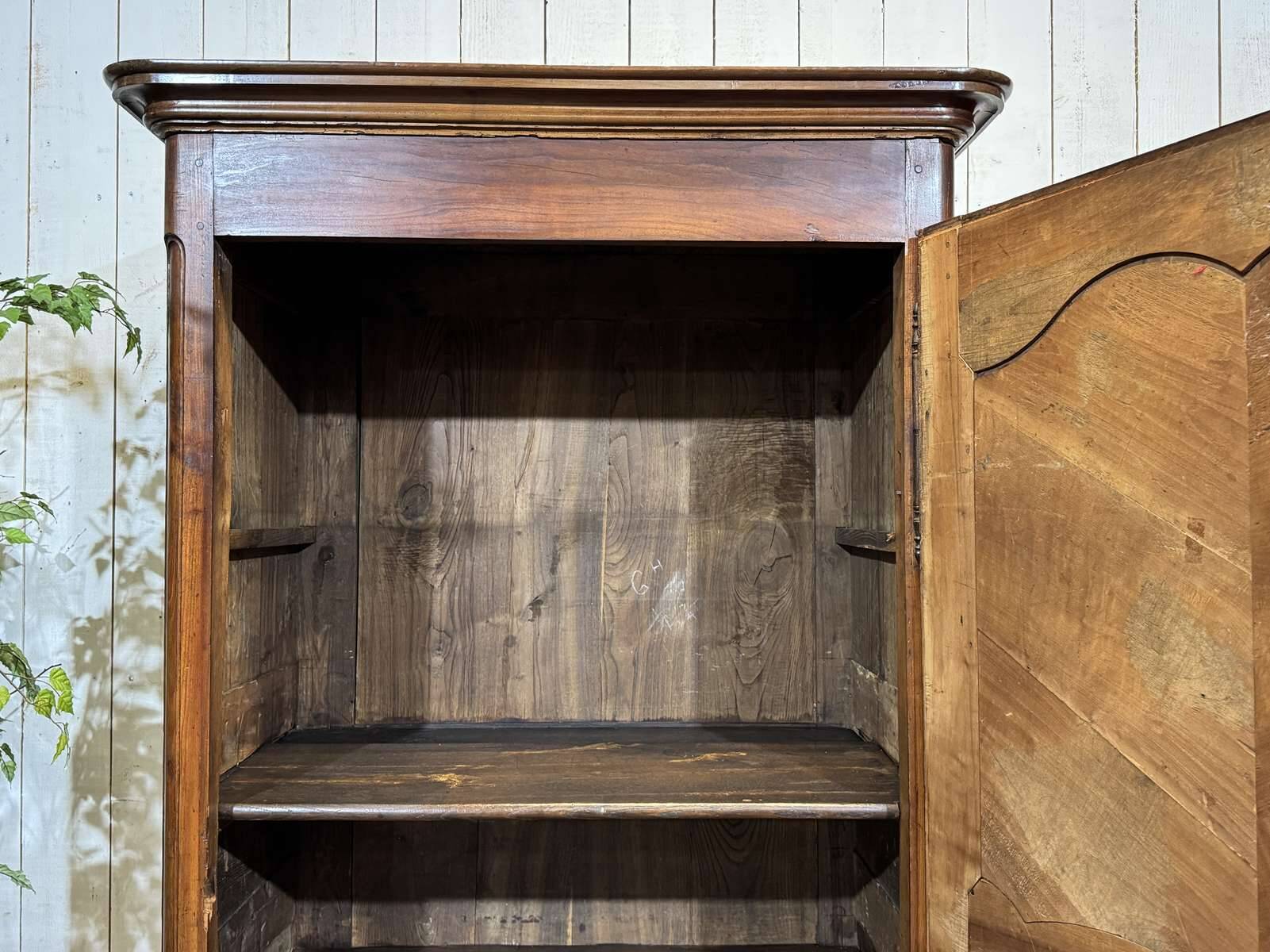 Louis XV bonnetière in cherry wood, early 19th century.