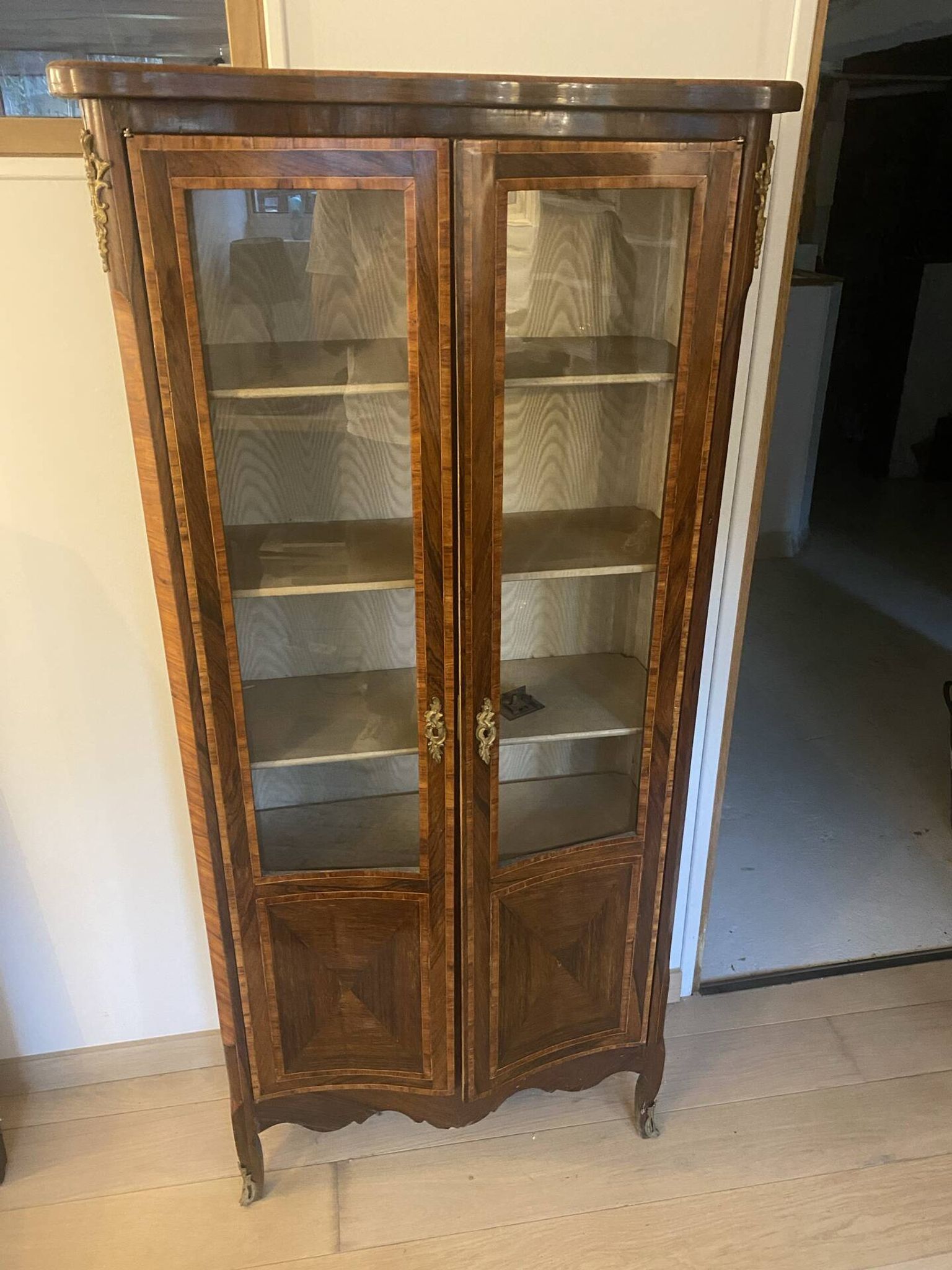 Napoleon III display cabinet in Louis XV style