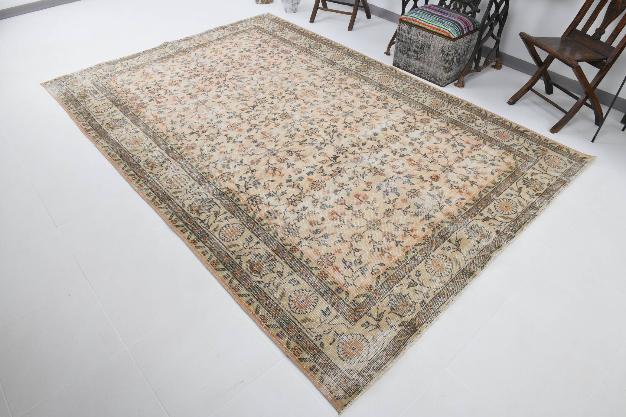 7x10 Classic Vintage Persian Rug, 204x305Cm