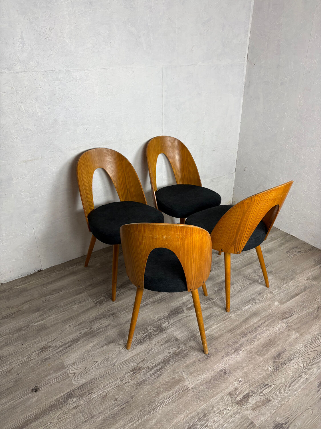 10 Antonin Suman chairs