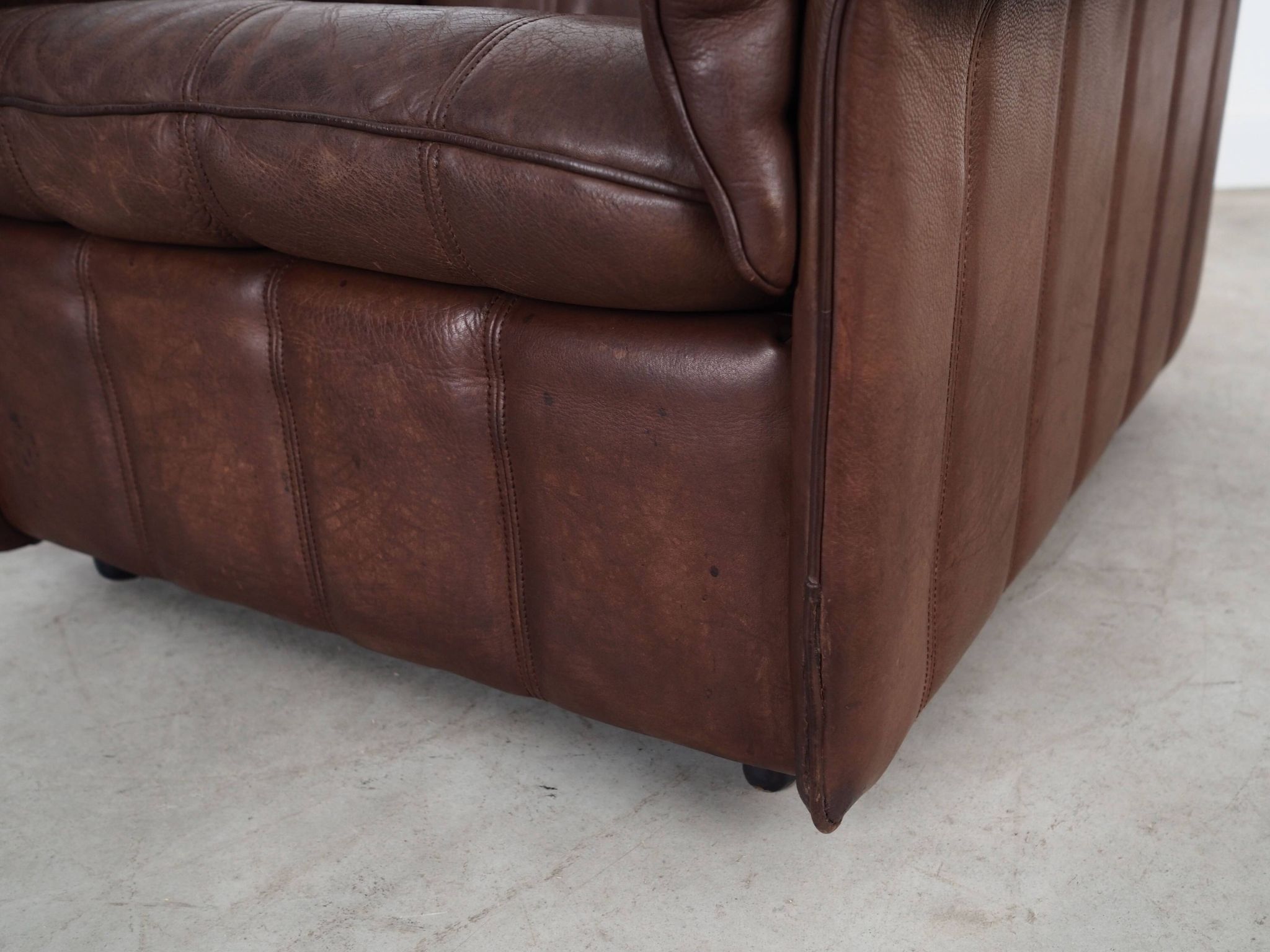 Fauteuil en cuir marron, design suisse, années 1970, fabrication : De Sede