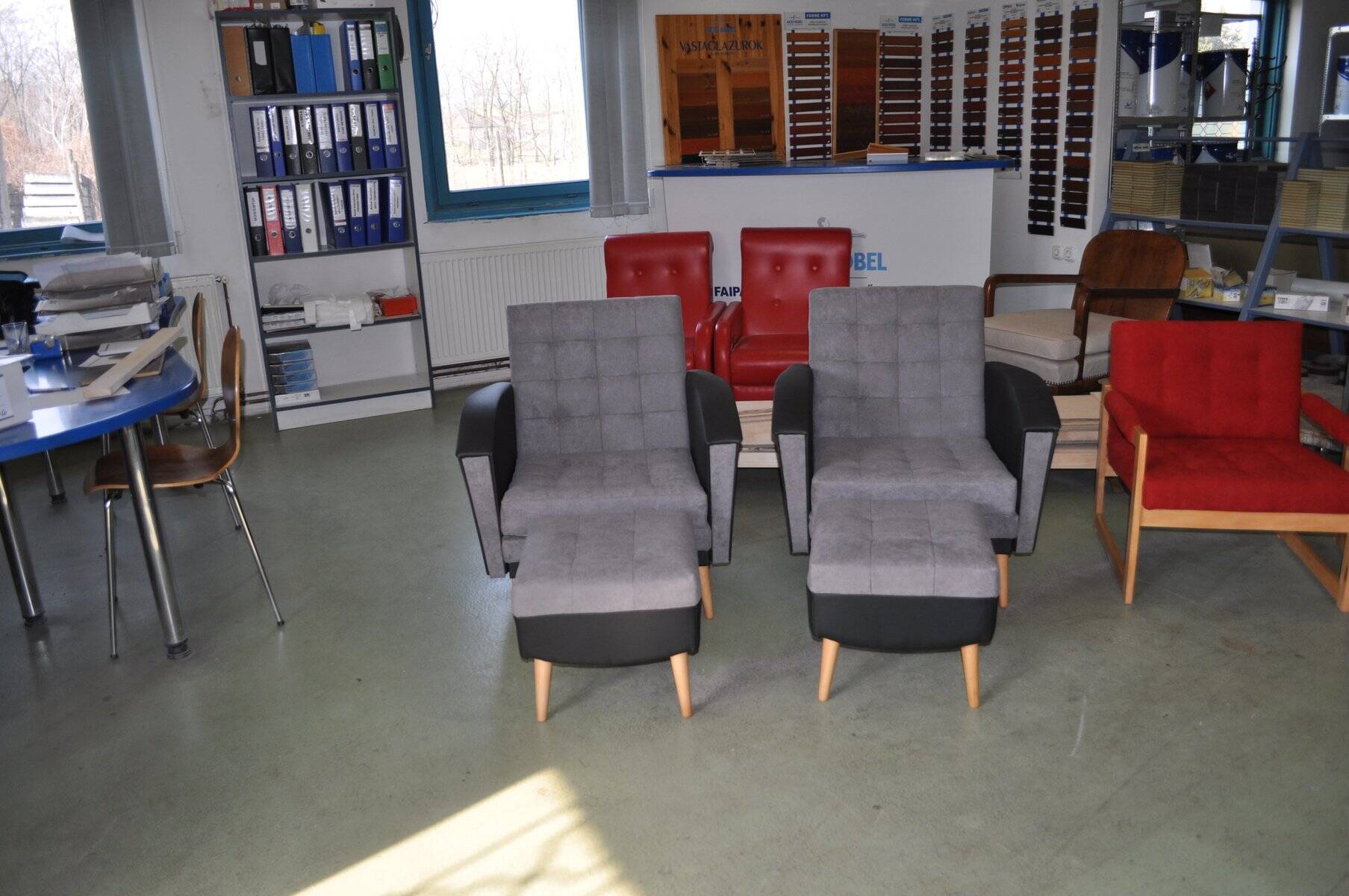 Vintage 1960 set of 4 armchairs and ottomans in grey fabric and black faux leather.