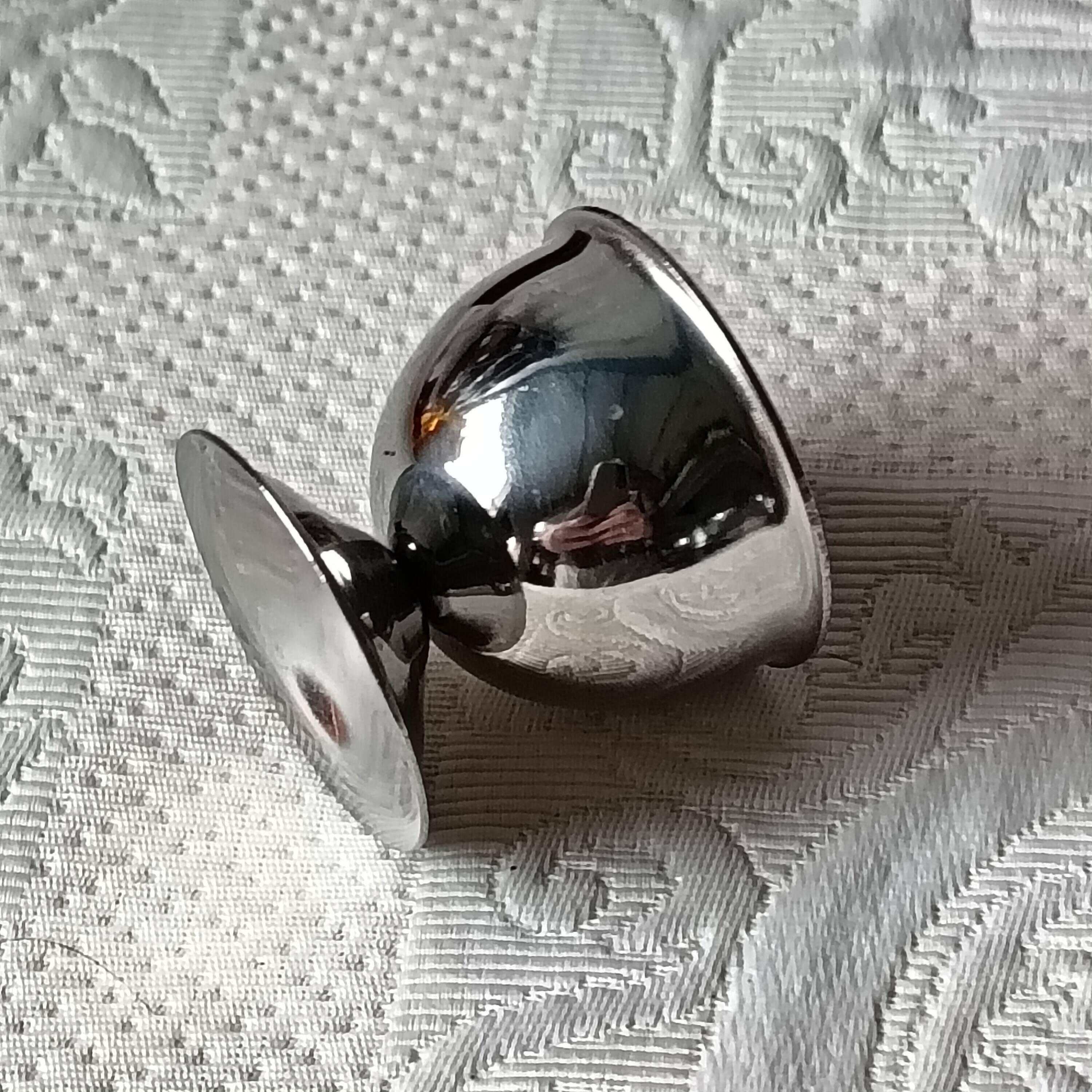6 stainless steel egg cups for soft-boiled eggs by Guy Degrenne
