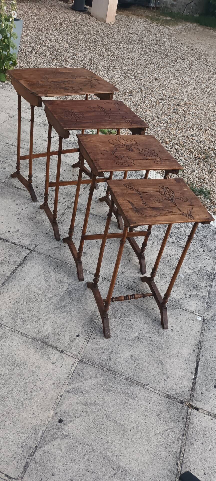 Tables gigognes anciennes