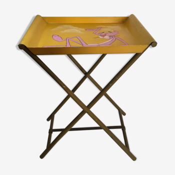 Desert bamboo feet and tin trays decorated pink panther