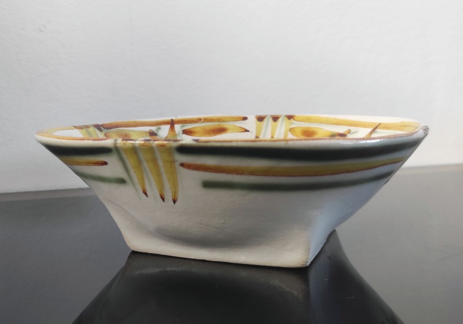 Vintage bowl Keraluc Quimper Decor G6 by Jos Le Corre