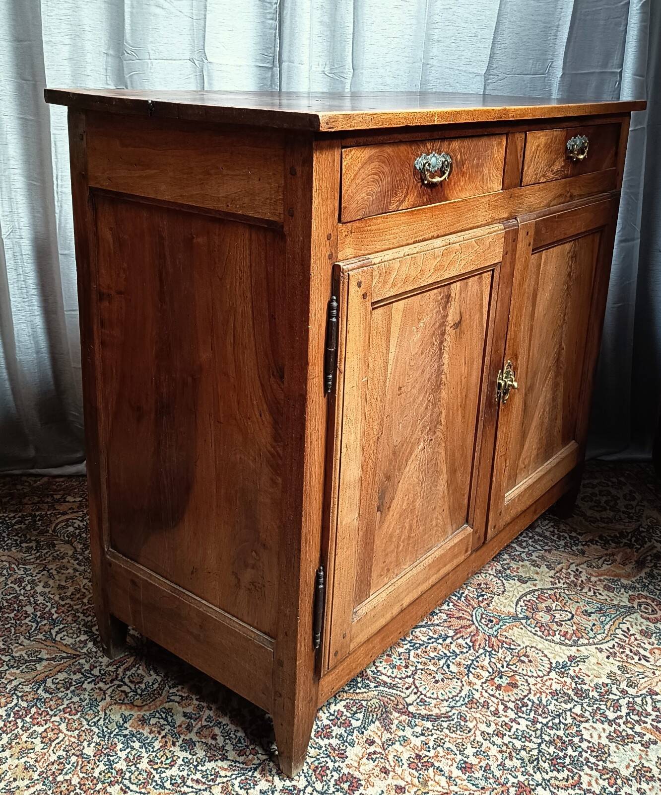 Louis XVI height-adjustable buffet in walnut