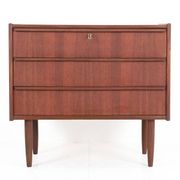 Mid-century teak chest of drawers / dresser / Danish modern design / 1960s