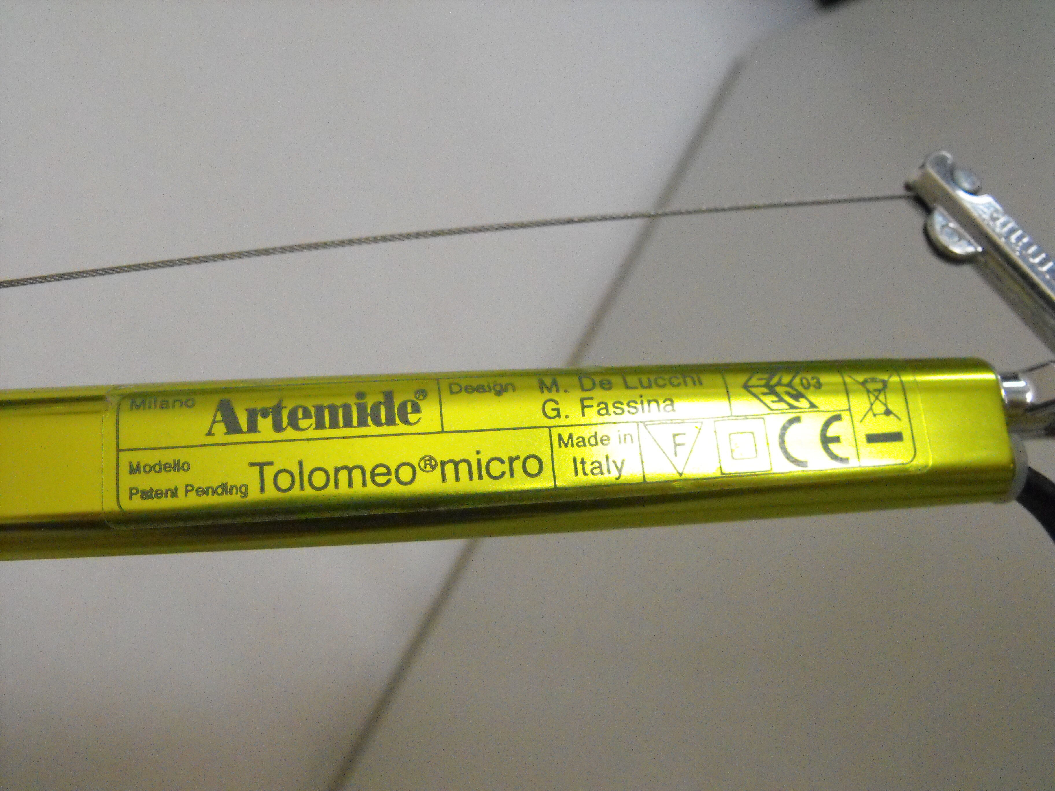 Artemide desktop lamp model toloméo micro .